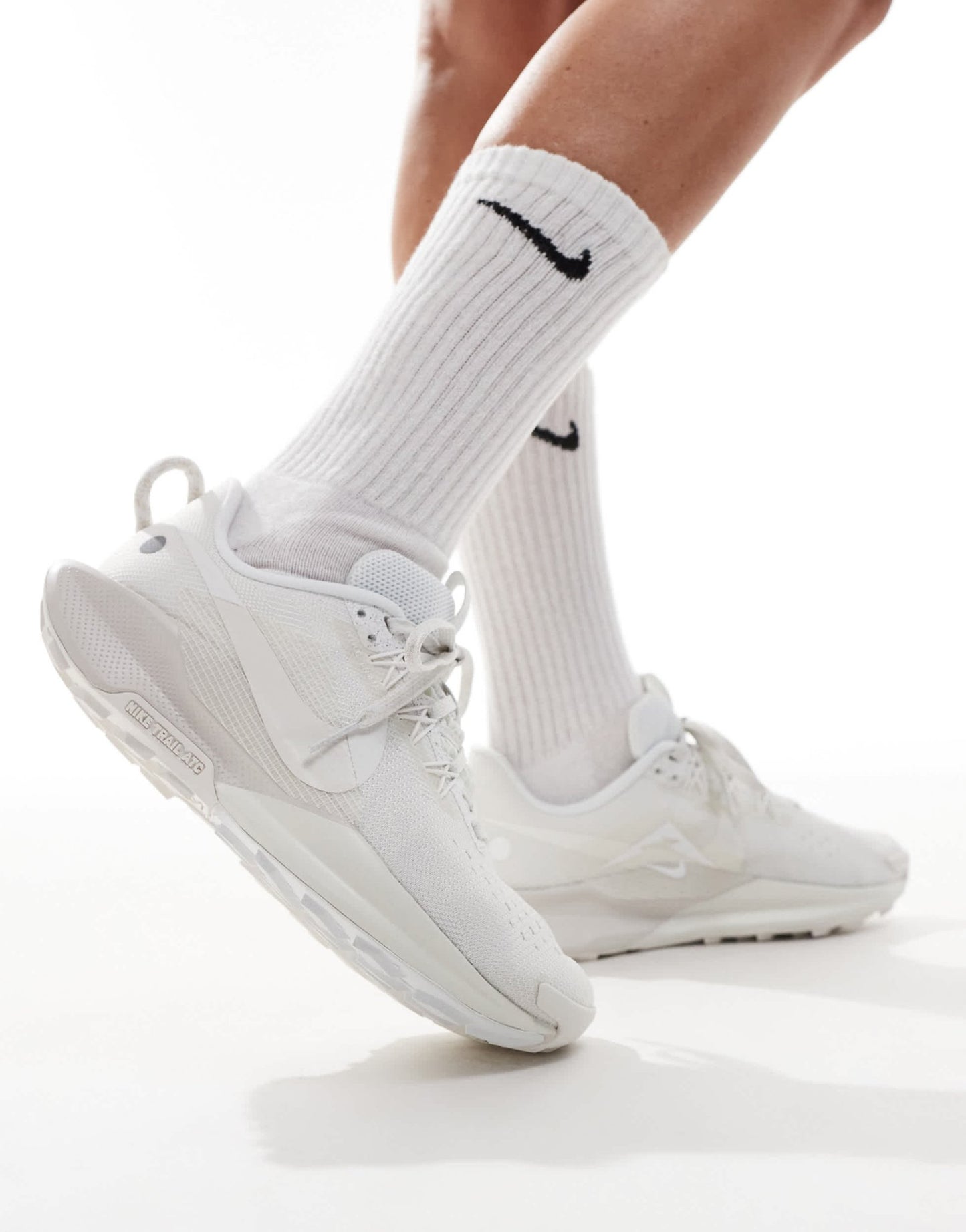 Nike Running ReactX Pegasus Trail 5 trainers in white - ASOS Sample Sale EU Store