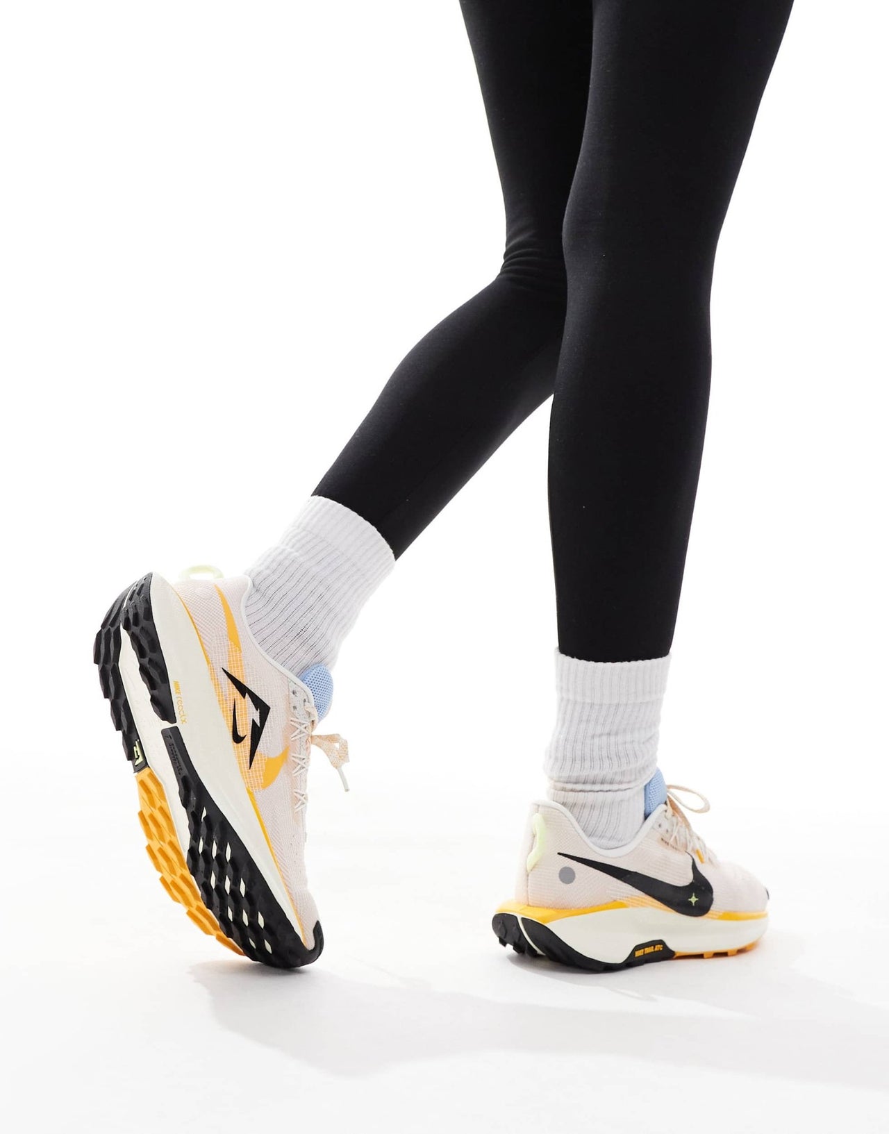 Nike Running ReactX Pegasus Trail 5 trainers in white and yellow - ASOS Sample Sale EU Store