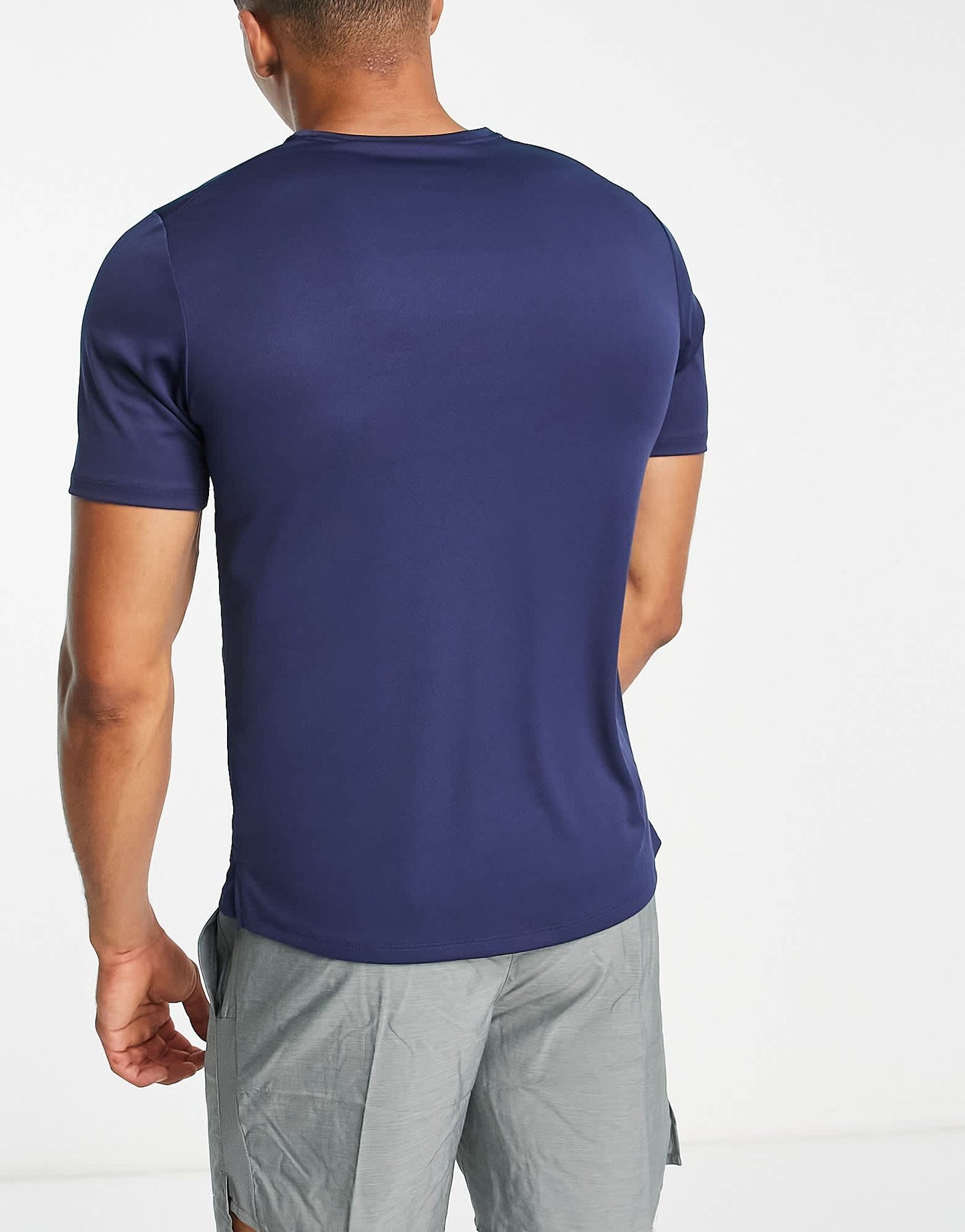 Nike Running Run Division Miler Dri - FIT reflective graphic t-shirt in navy - ASOS Sample Sale EU Store