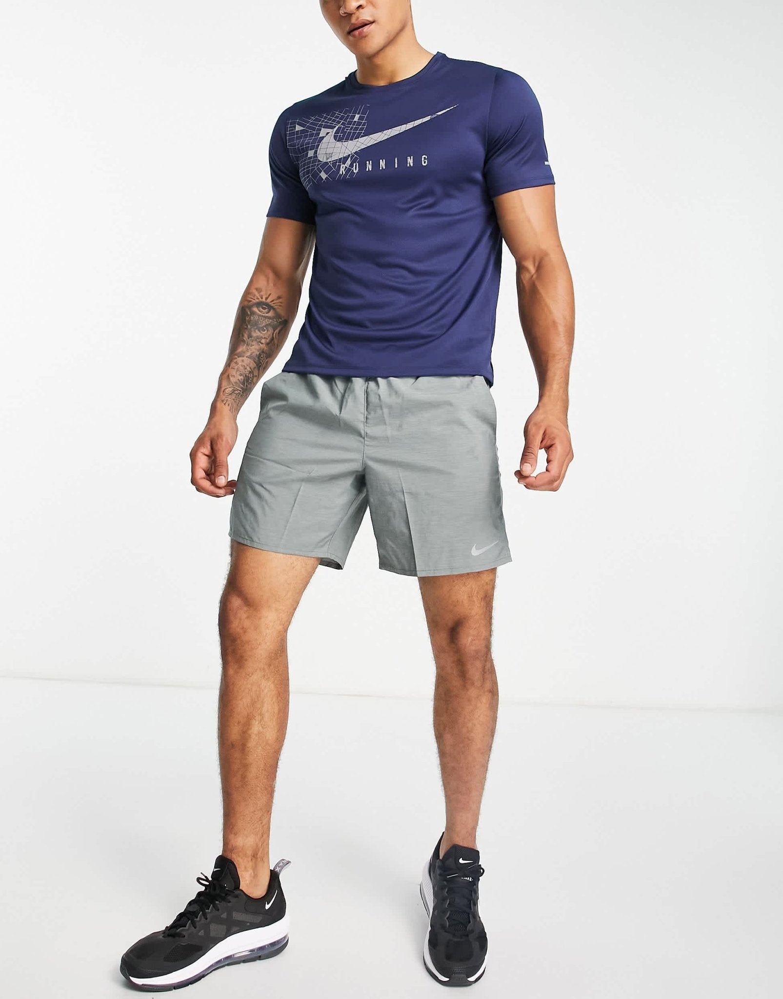 Nike Running Run Division Miler Dri - FIT reflective graphic t-shirt in navy - ASOS Sample Sale EU Store