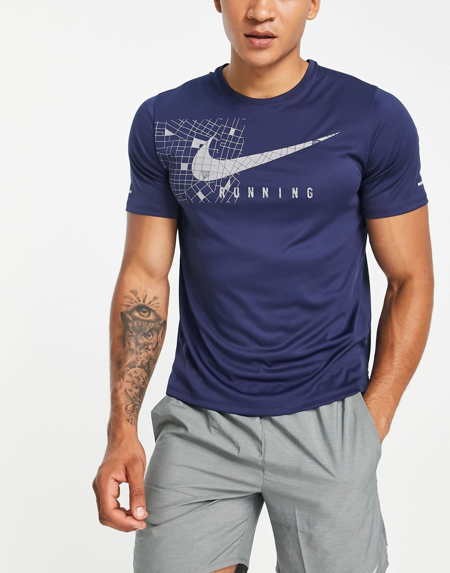 Nike Running Run Division Miler Dri - FIT reflective graphic t-shirt in navy - ASOS Sample Sale EU Store