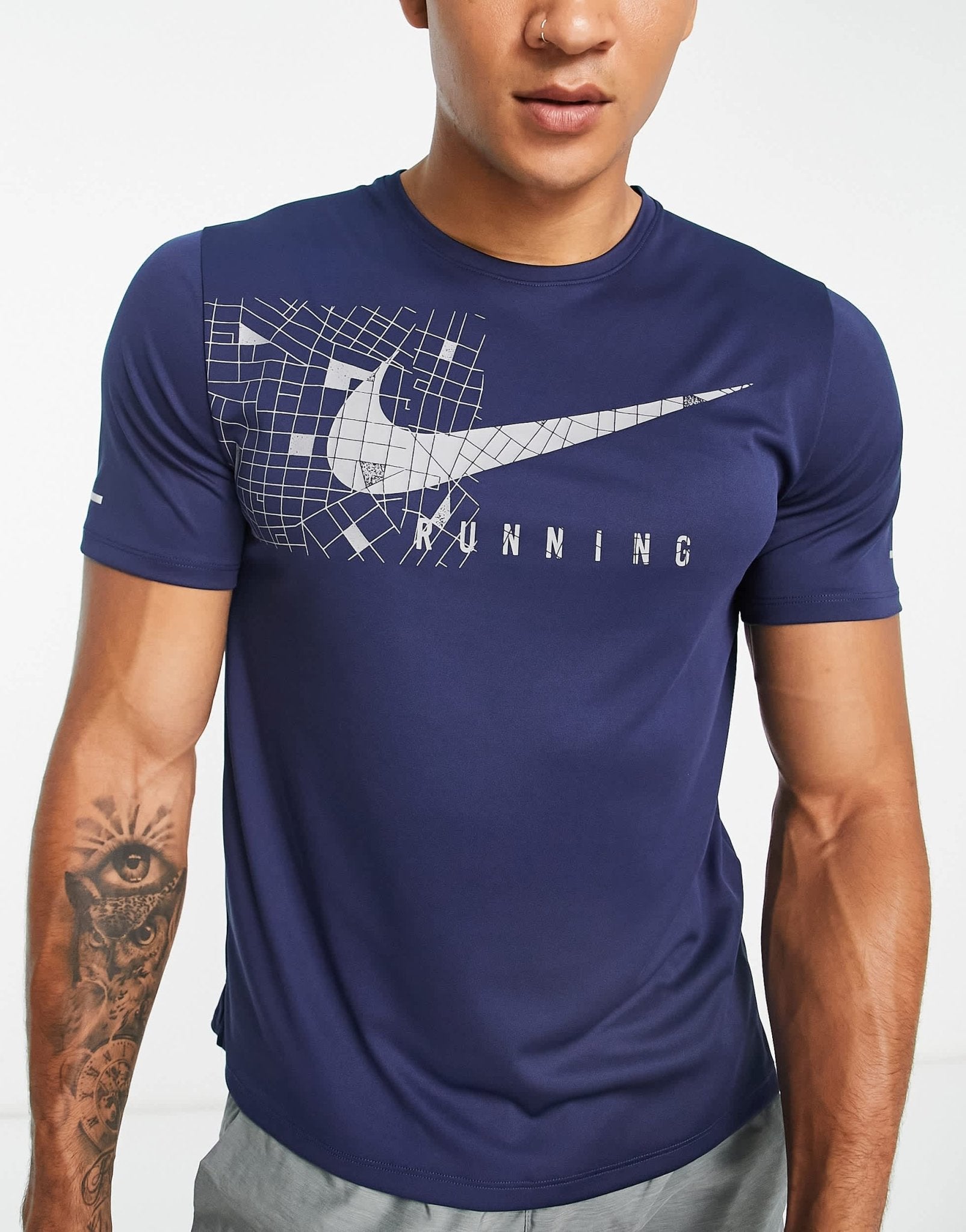 Nike Running Run Division Miler Dri - FIT reflective graphic t-shirt in navy - ASOS Sample Sale EU Store