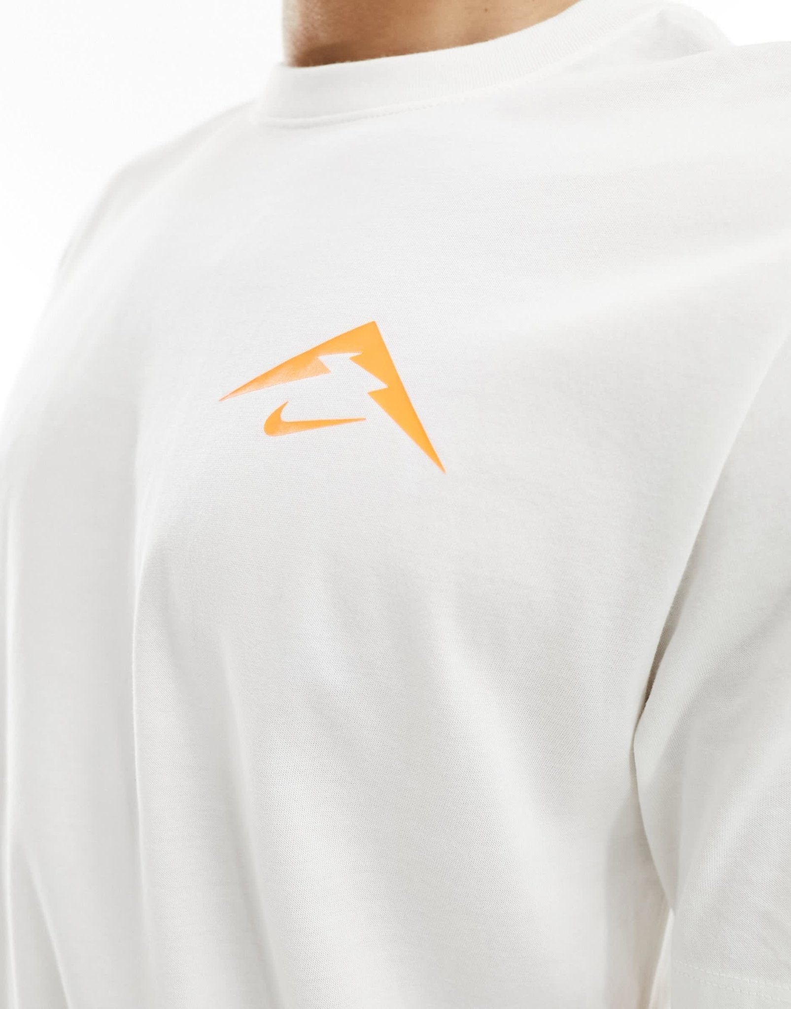 Nike Running Trail Dri - Fit graphic t-shirt in white - ASOS Sample Sale EU Store