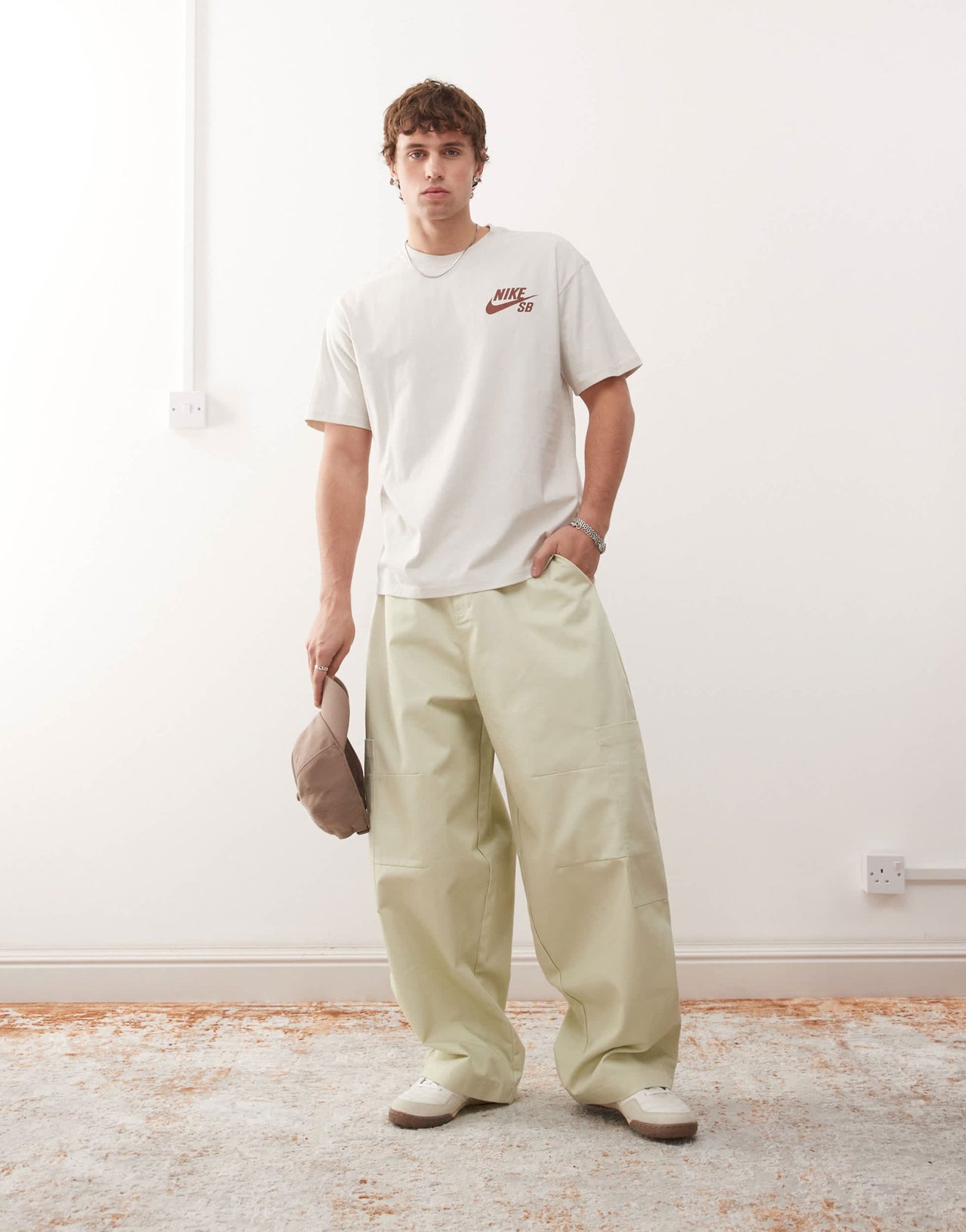 Nike SB chest logo t-shirt in light beige - ASOS Sample Sale EU Store