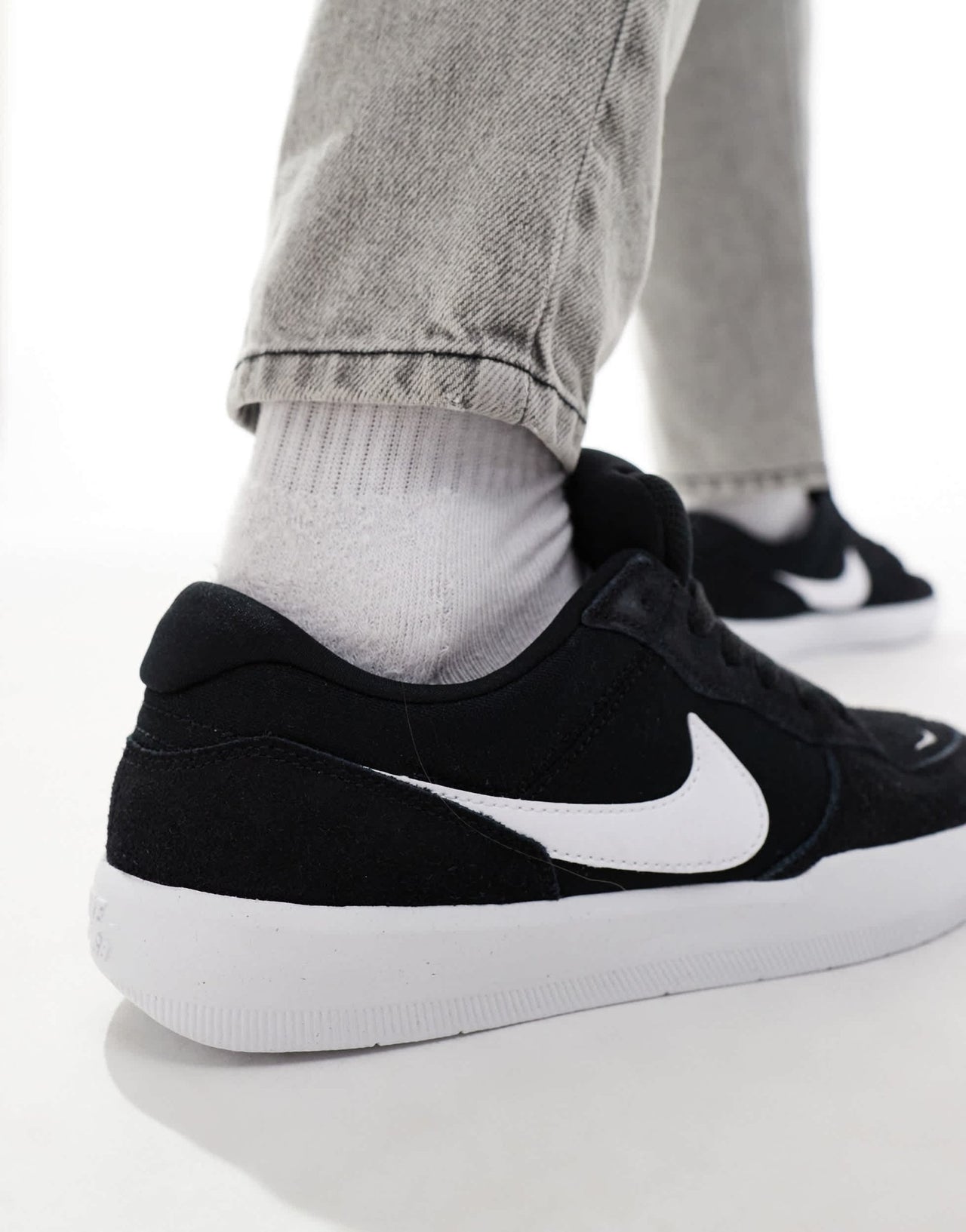 Nike SB Force 58 trainers in black and white - ASOS Sample Sale EU Store