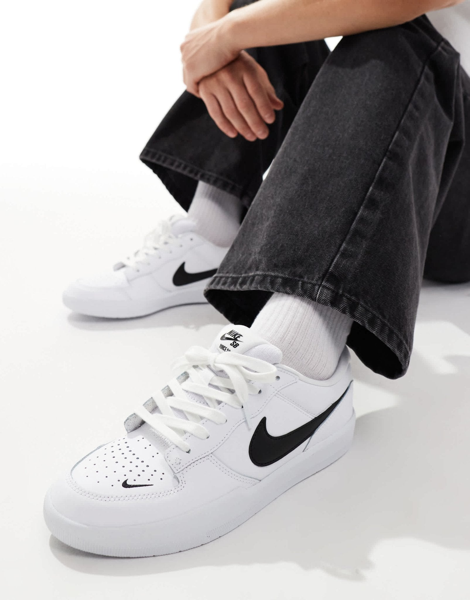 Nike SB Force 58 trainers in white and black - ASOS Sample Sale EU Store