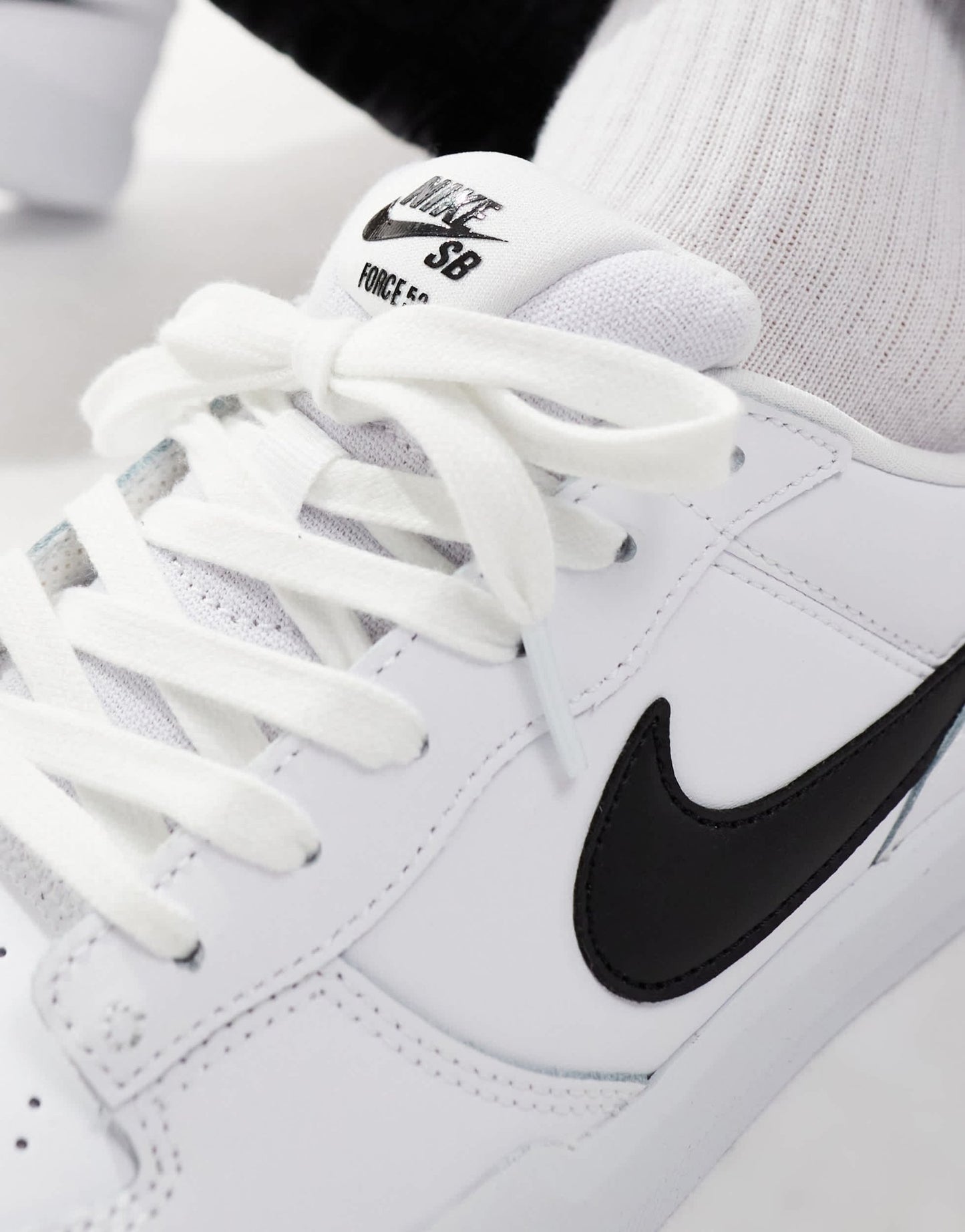 Nike SB Force 58 trainers in white and black - ASOS Sample Sale EU Store