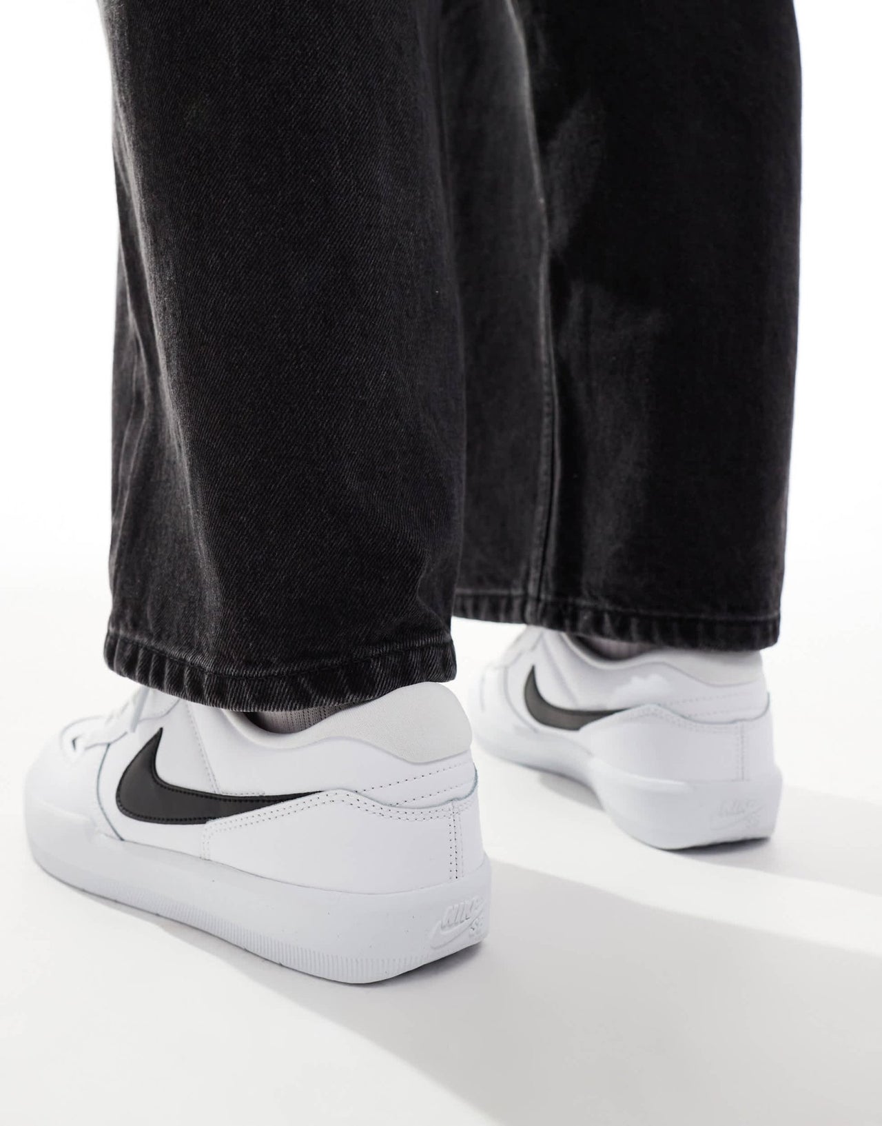 Nike SB Force 58 trainers in white and black - ASOS Sample Sale EU Store