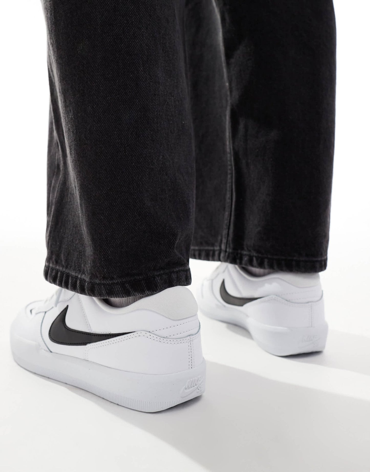 Nike SB Force 58 trainers in white and black - ASOS Sample Sale EU Store