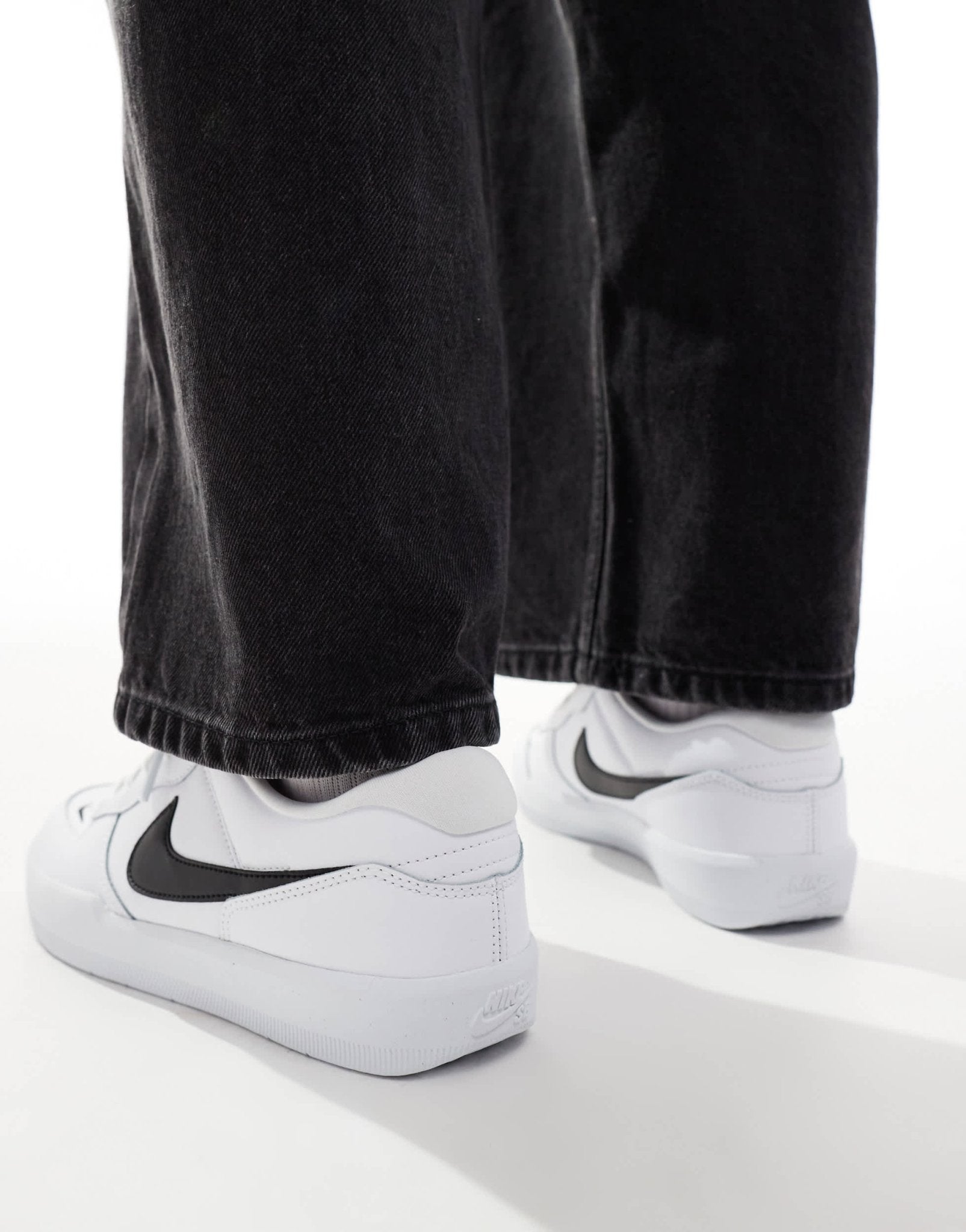 Nike SB Force 58 trainers in white and black - ASOS Sample Sale EU Store