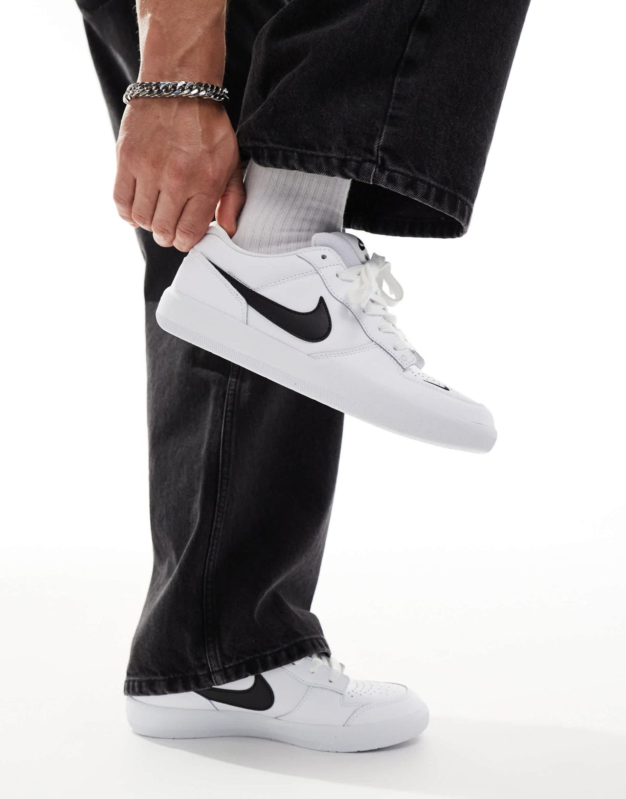 Nike SB Force 58 trainers in white and black - ASOS Sample Sale EU Store