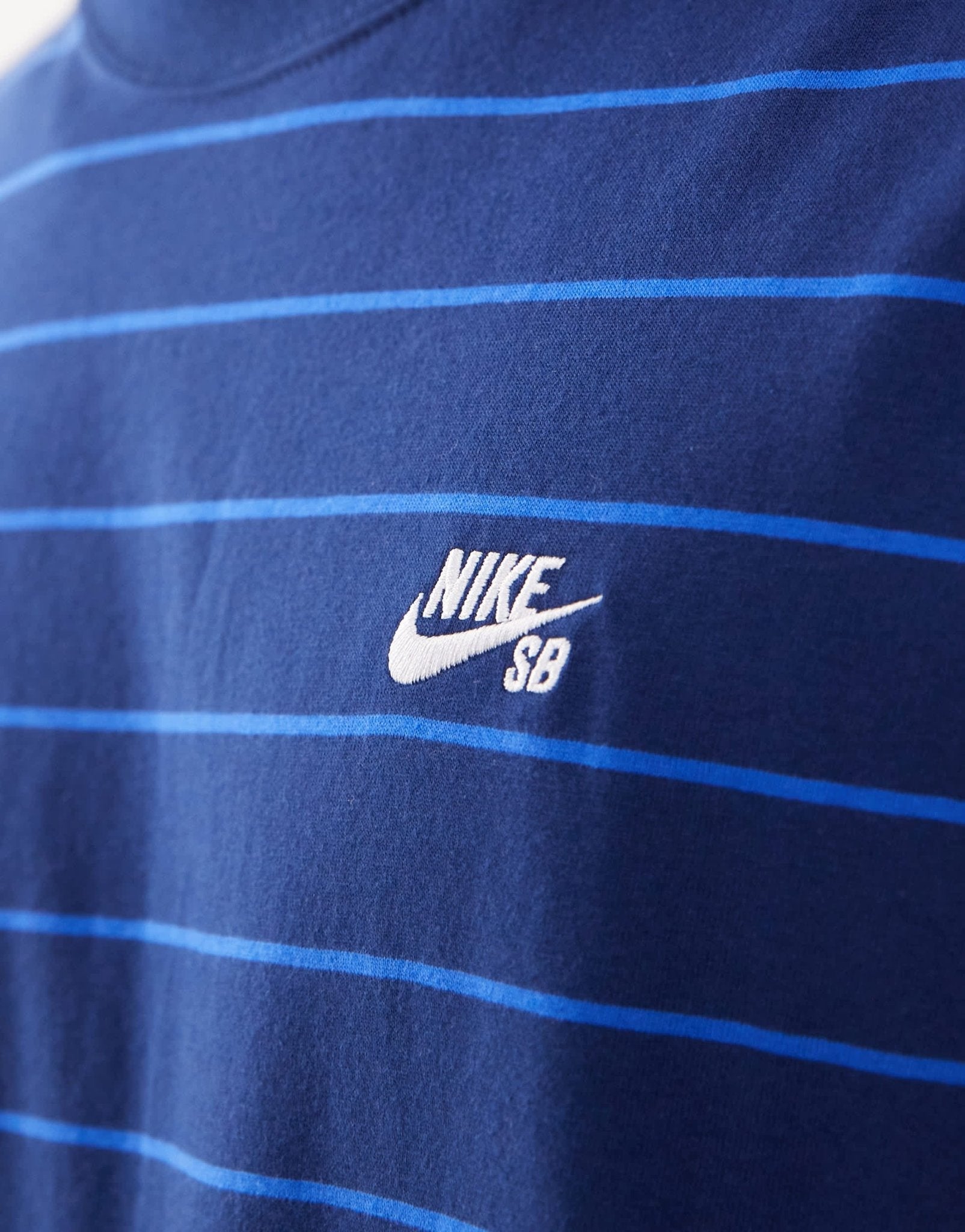 Nike SB stripe t-shirt in navy - ASOS Sample Sale EU Store