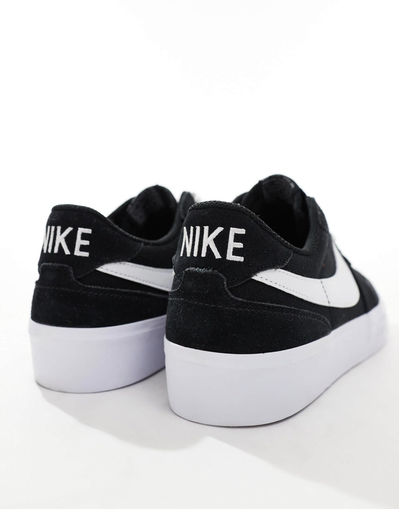 Nike SB Zoom Pogo Plus trainers in black and white - ASOS Sample Sale EU Store