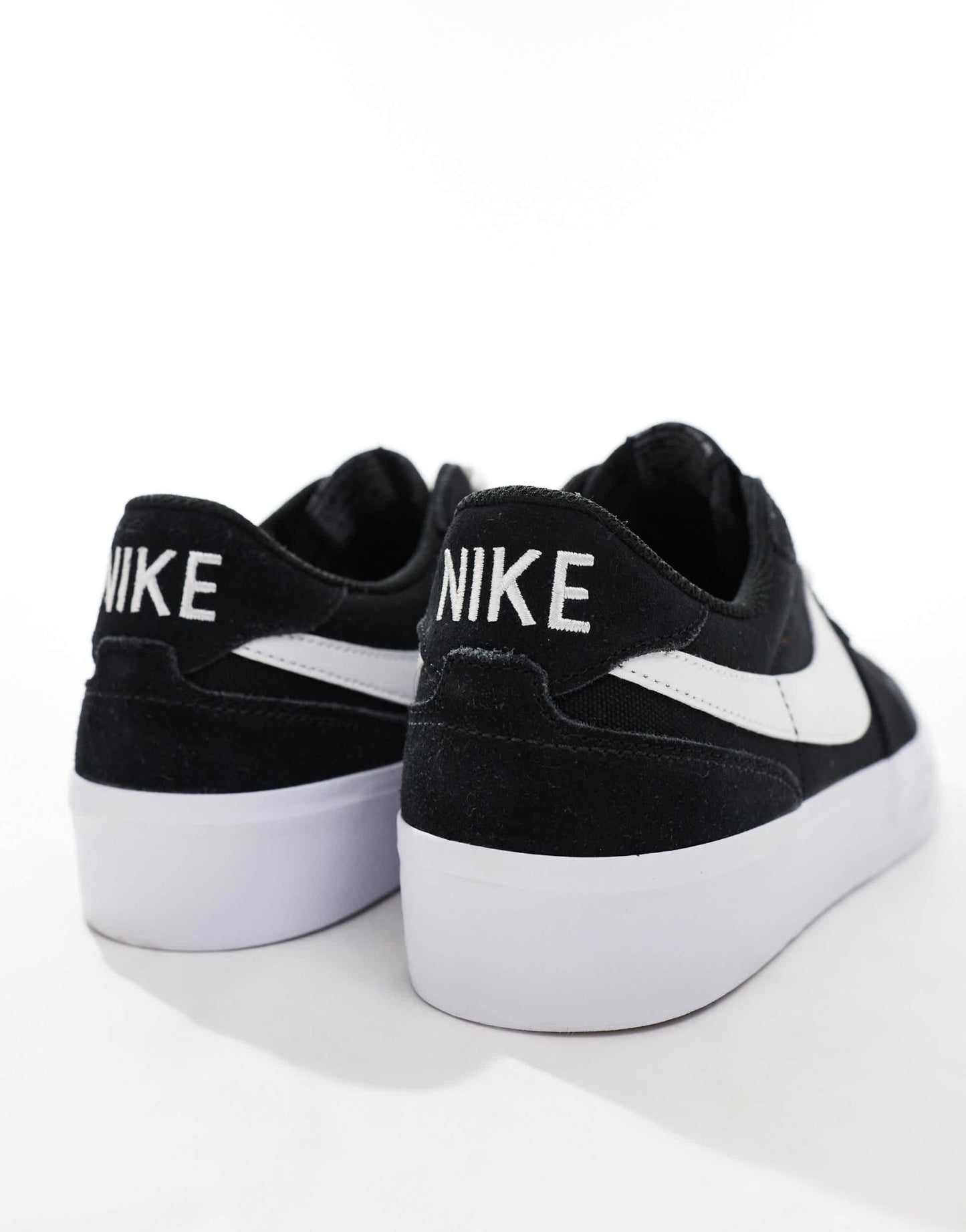 Nike SB Zoom Pogo Plus trainers in black and white - ASOS Sample Sale EU Store