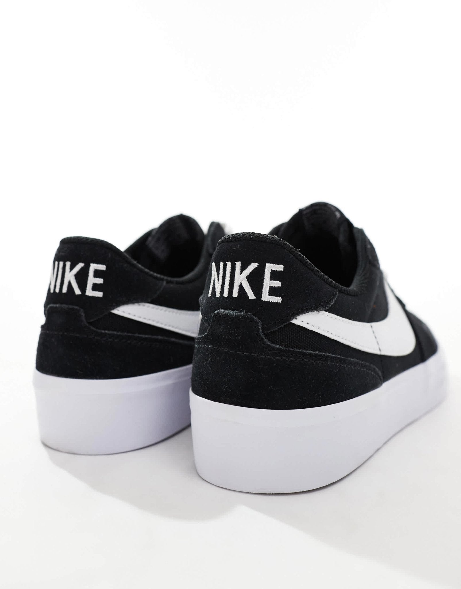 Nike SB Zoom Pogo Plus trainers in black and white - ASOS Sample Sale EU Store