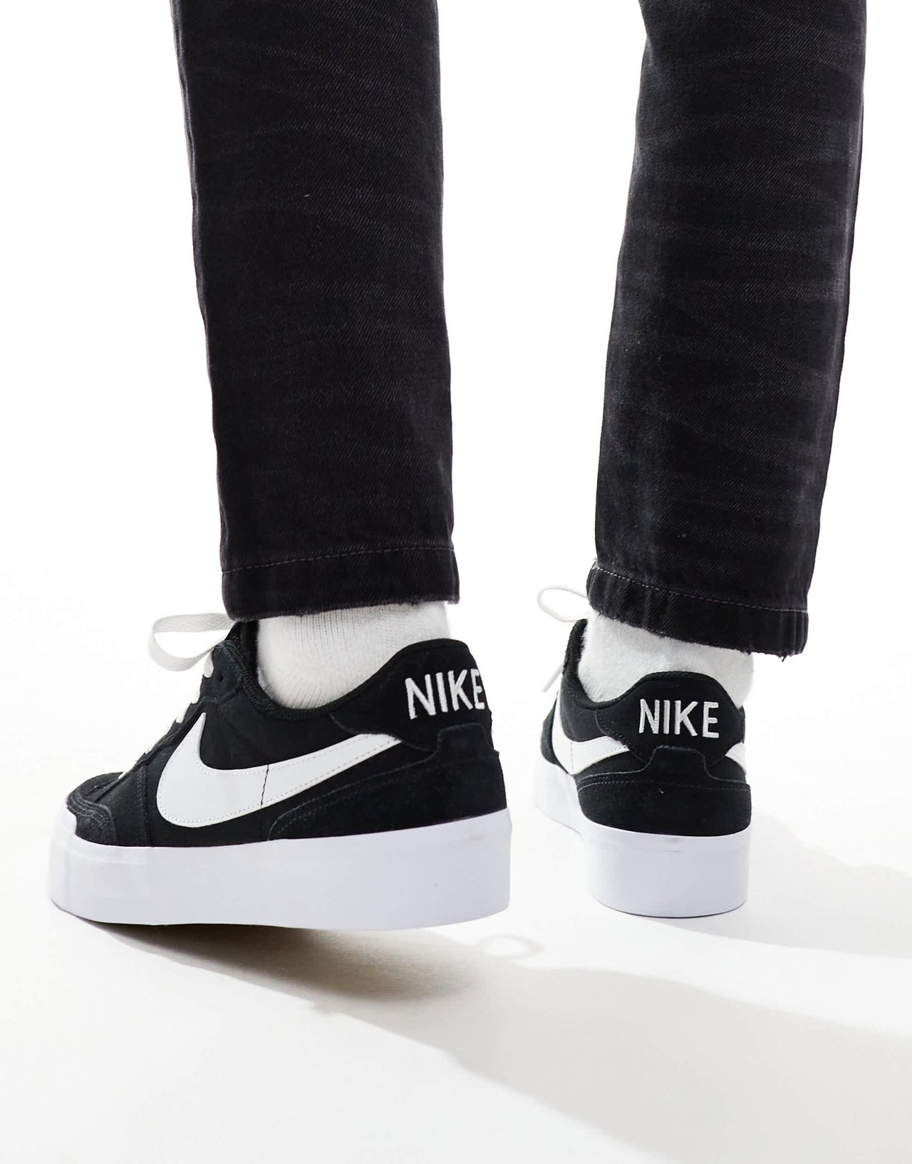 Nike SB Zoom Pogo Plus trainers in black and white - ASOS Sample Sale EU Store