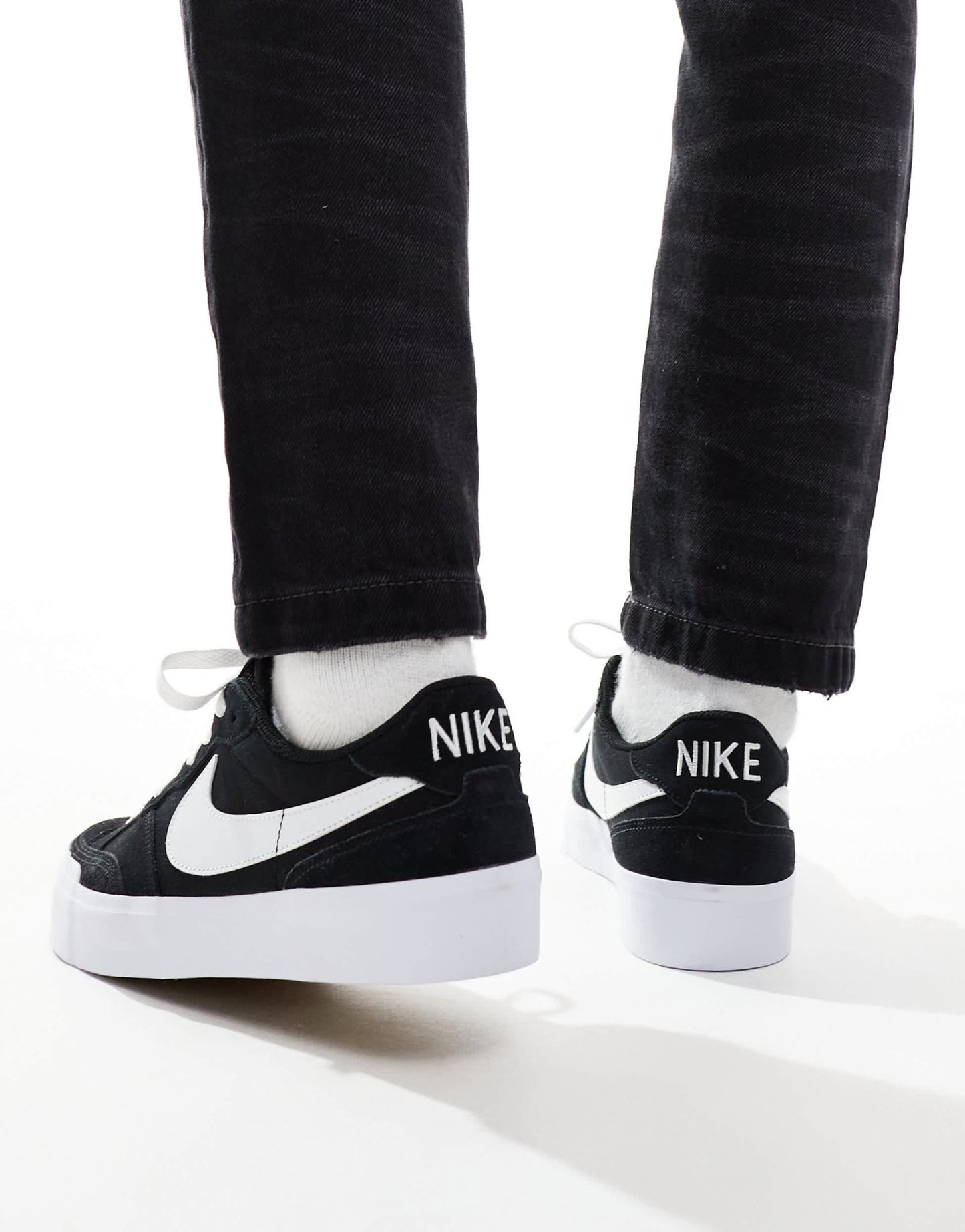 Nike SB Zoom Pogo Plus trainers in black and white - ASOS Sample Sale EU Store