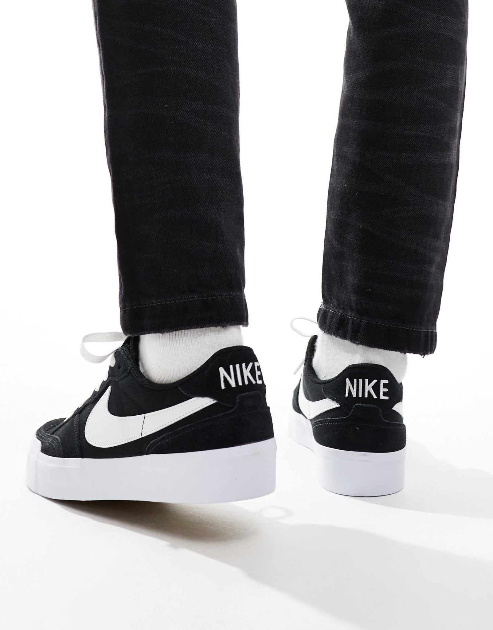 Nike SB Zoom Pogo Plus trainers in black and white - ASOS Sample Sale EU Store