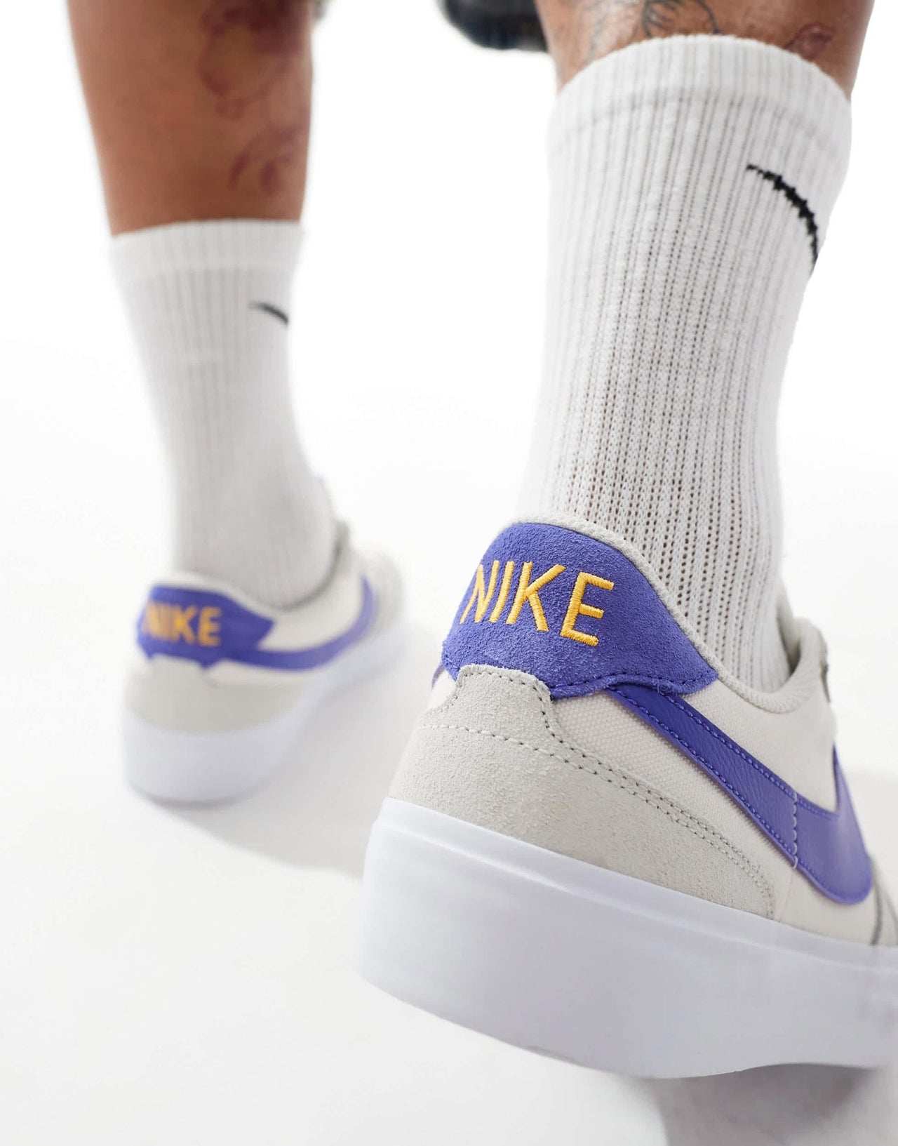 Nike SB Zoom Pogo Plus trainers in white and navy - ASOS Sample Sale EU Store