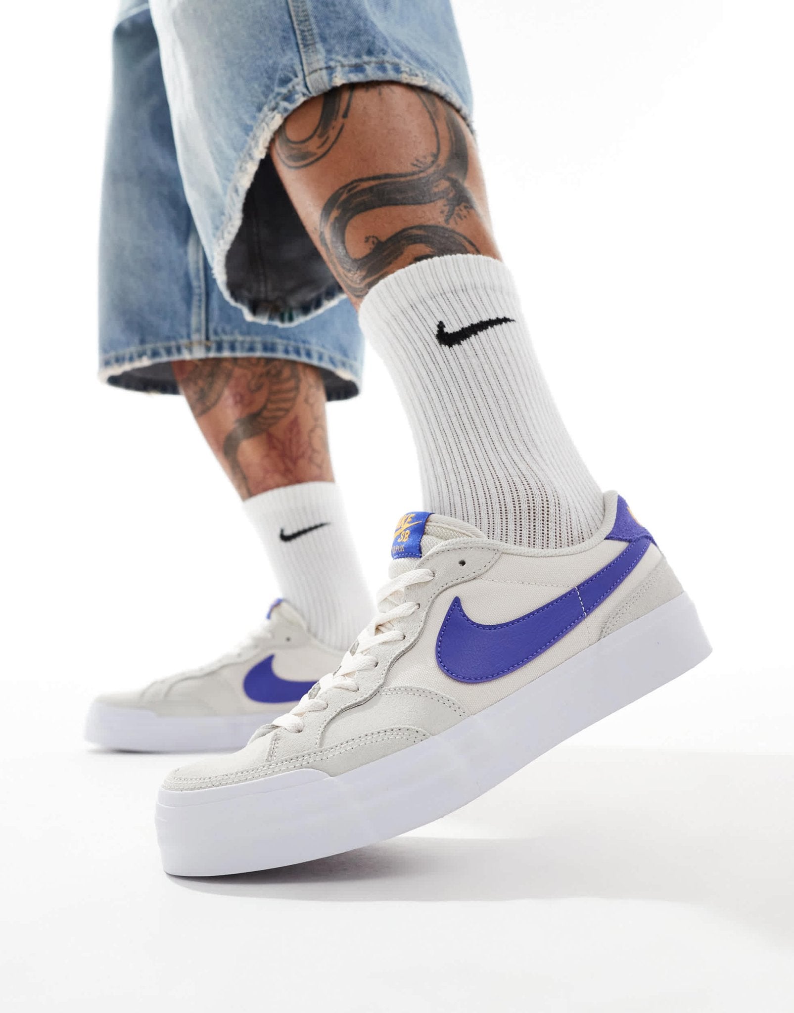 Nike SB Zoom Pogo Plus trainers in white and navy - ASOS Sample Sale EU Store