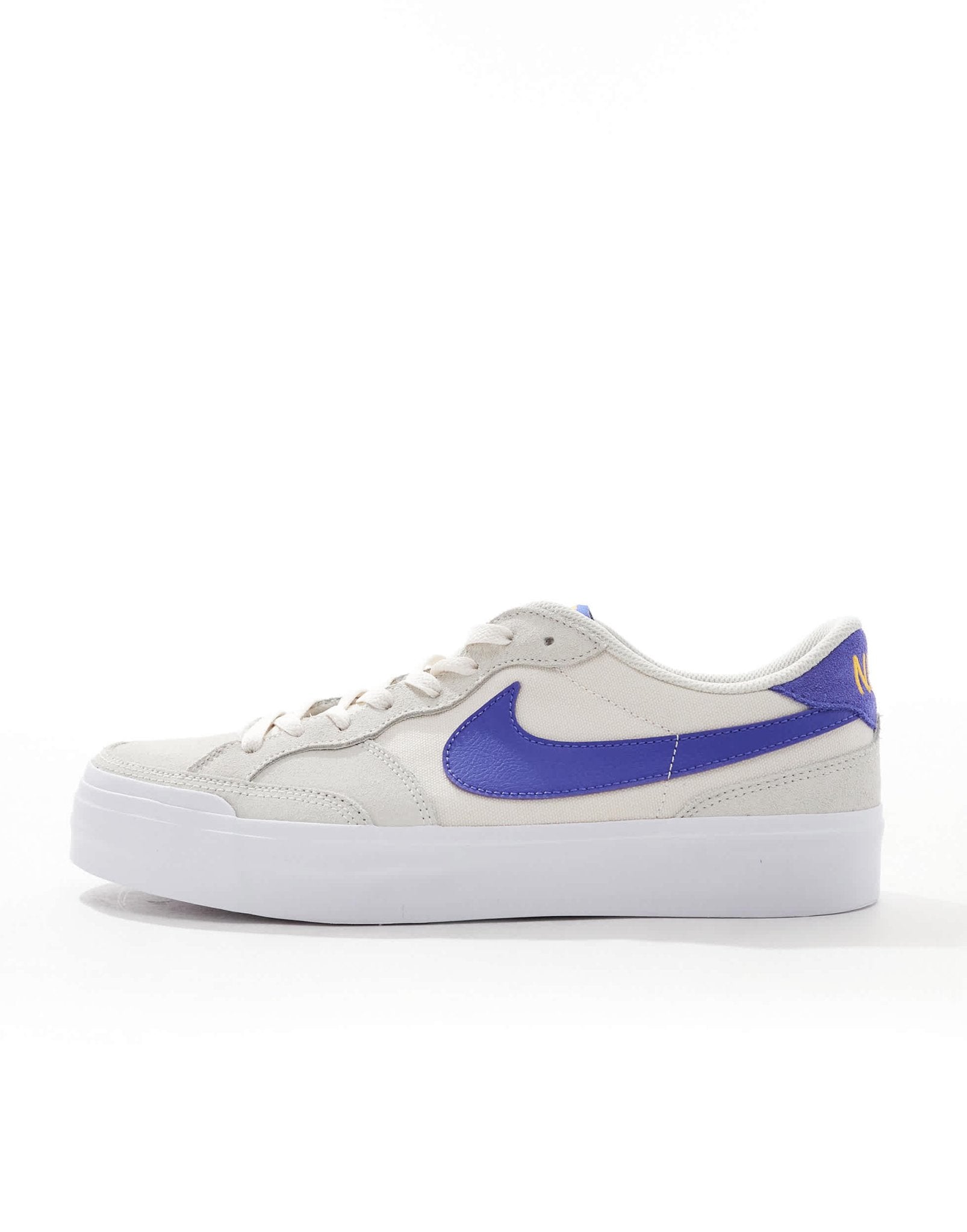 Nike SB Zoom Pogo Plus trainers in white and navy - ASOS Sample Sale EU Store
