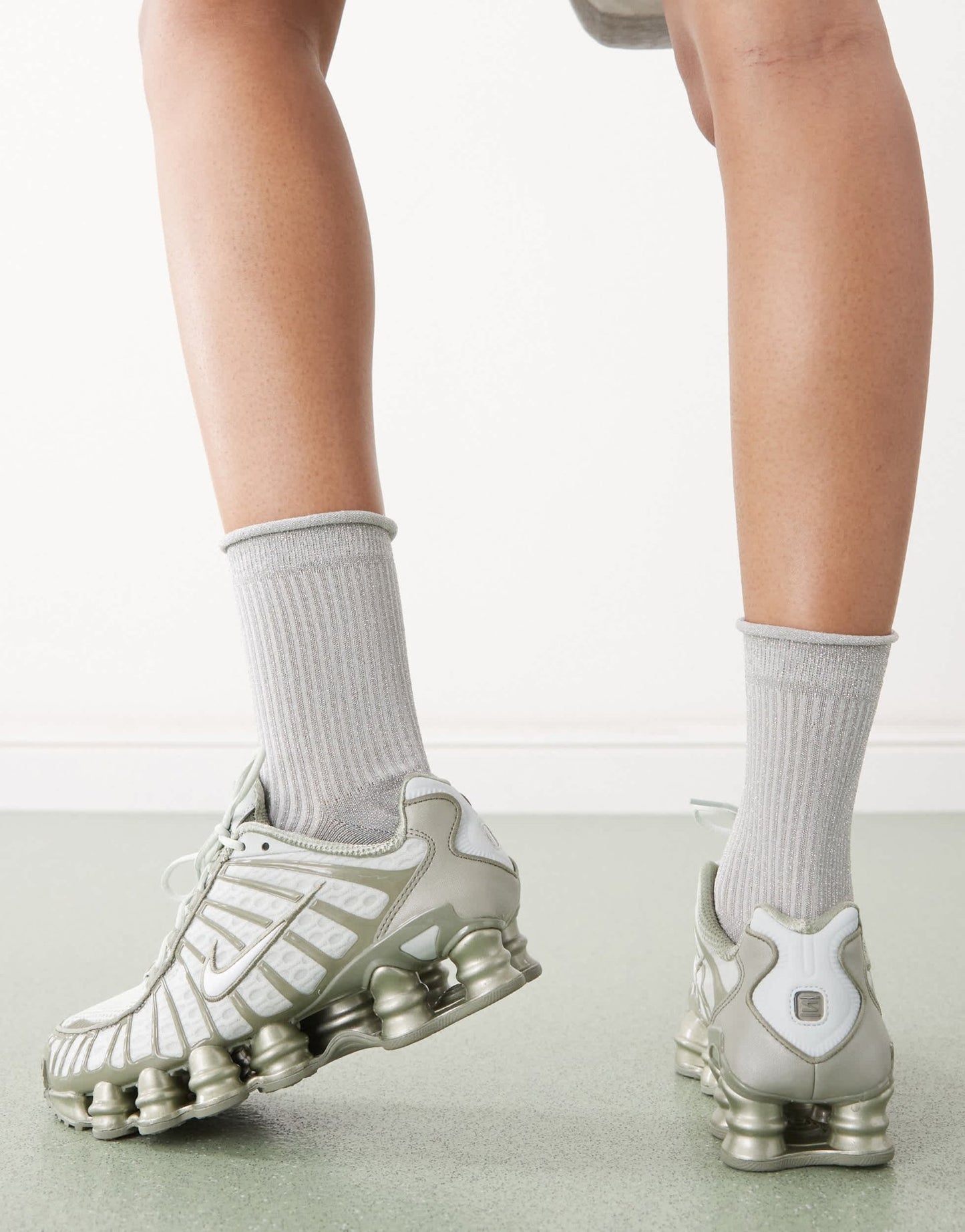 Nike Shox TL trainers in green - ASOS Sample Sale EU Store