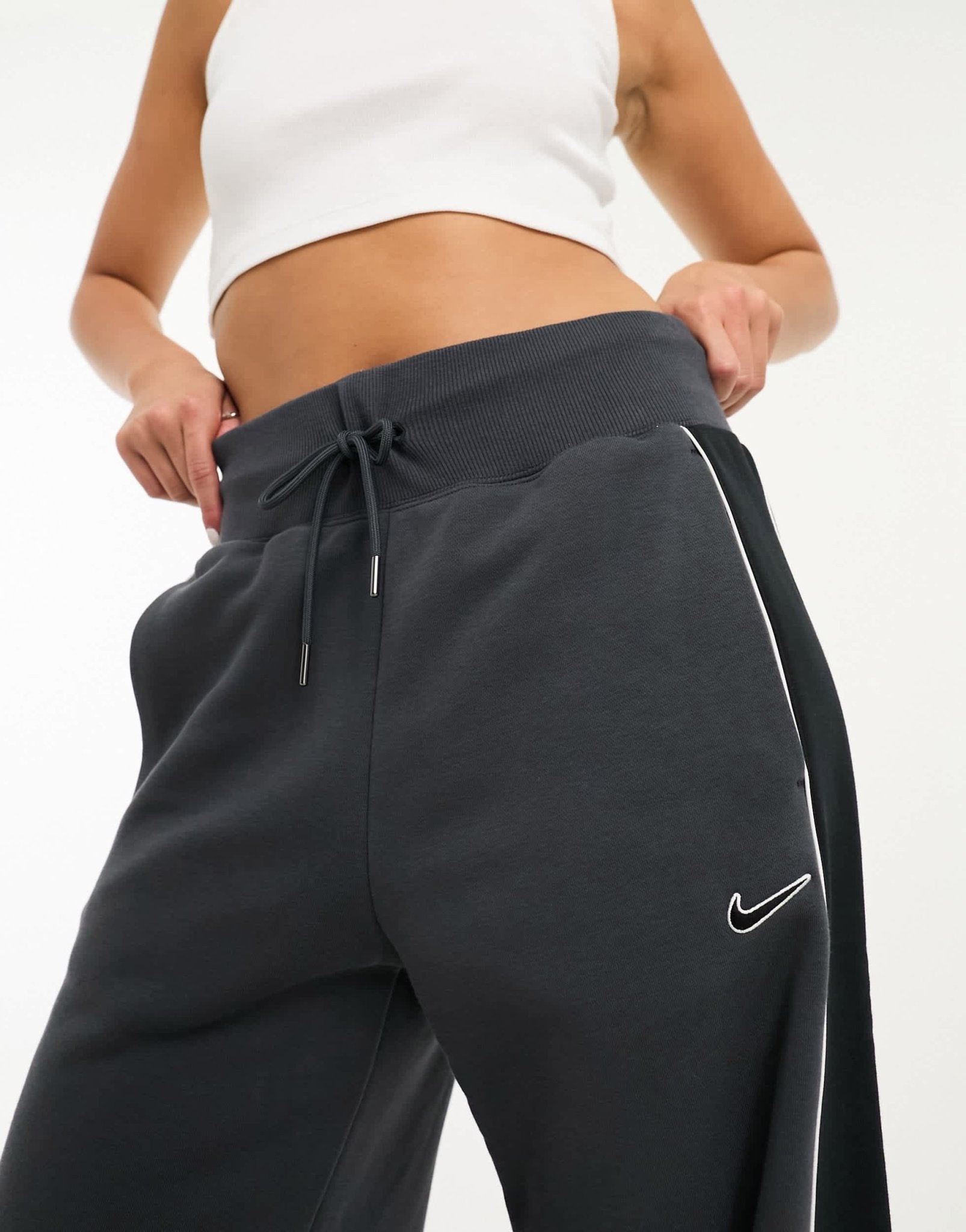Nike Streetwear oversized fleece wide leg jogger in dark grey - ASOS Sample Sale EU Store