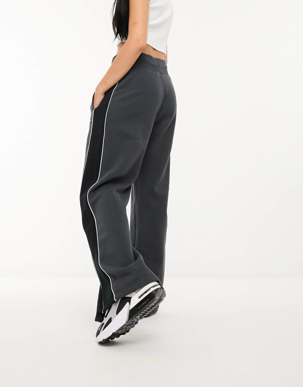 Nike Streetwear oversized fleece wide leg jogger in dark grey - ASOS Sample Sale EU Store