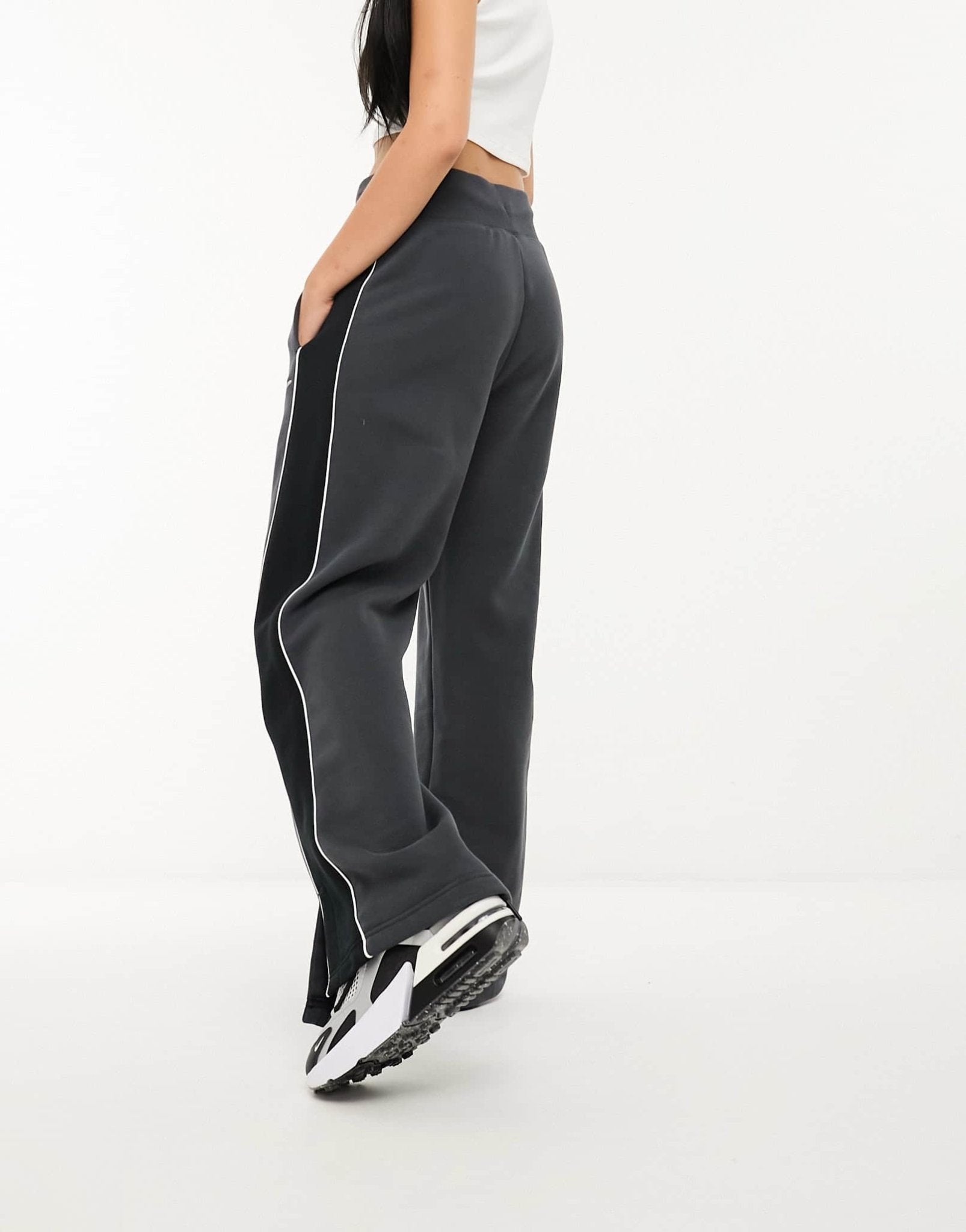 Nike Streetwear oversized fleece wide leg jogger in dark grey - ASOS Sample Sale EU Store