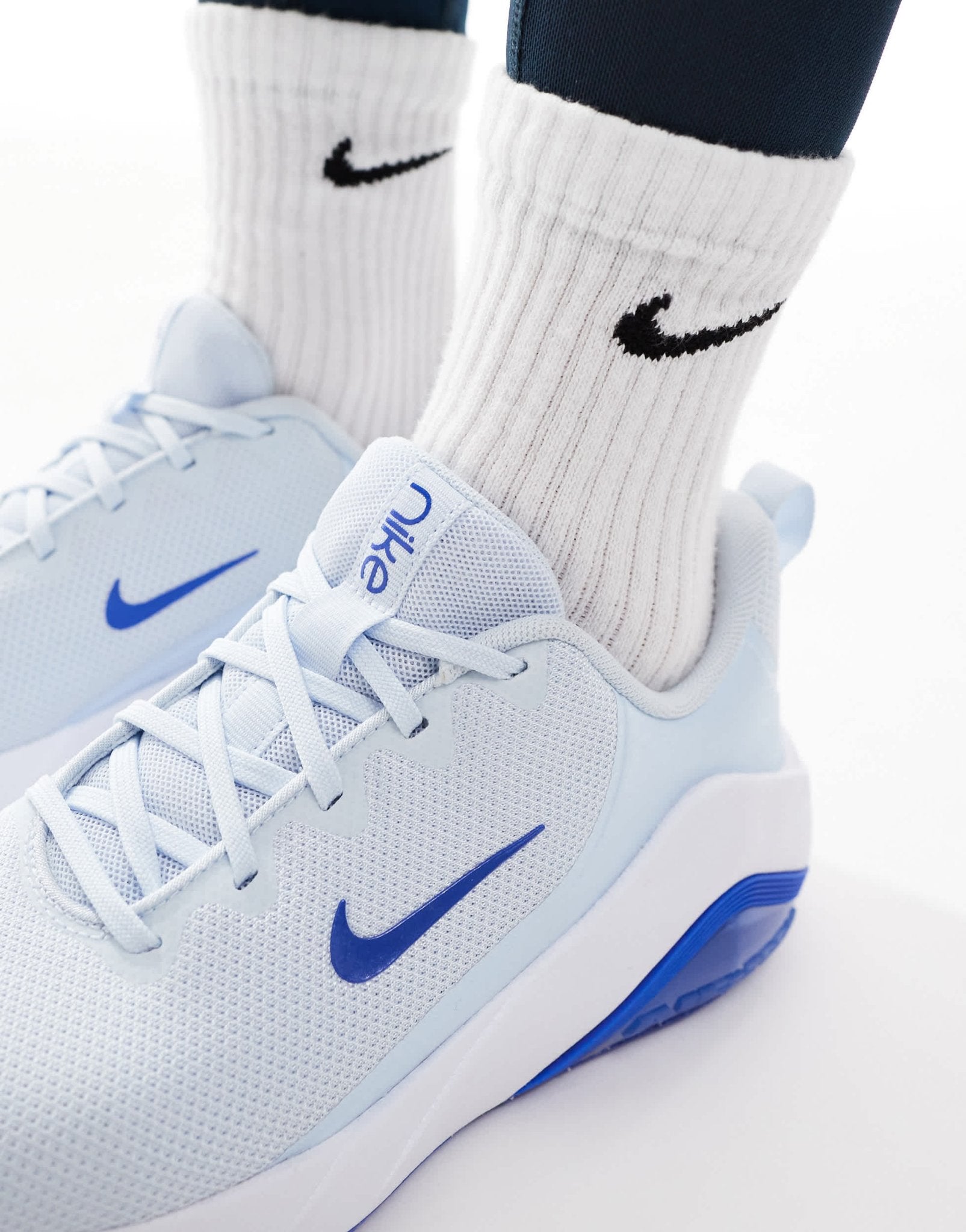 Nike Training Air Zoom Bella 7 trainers in blue and white - ASOS Sample Sale EU Store