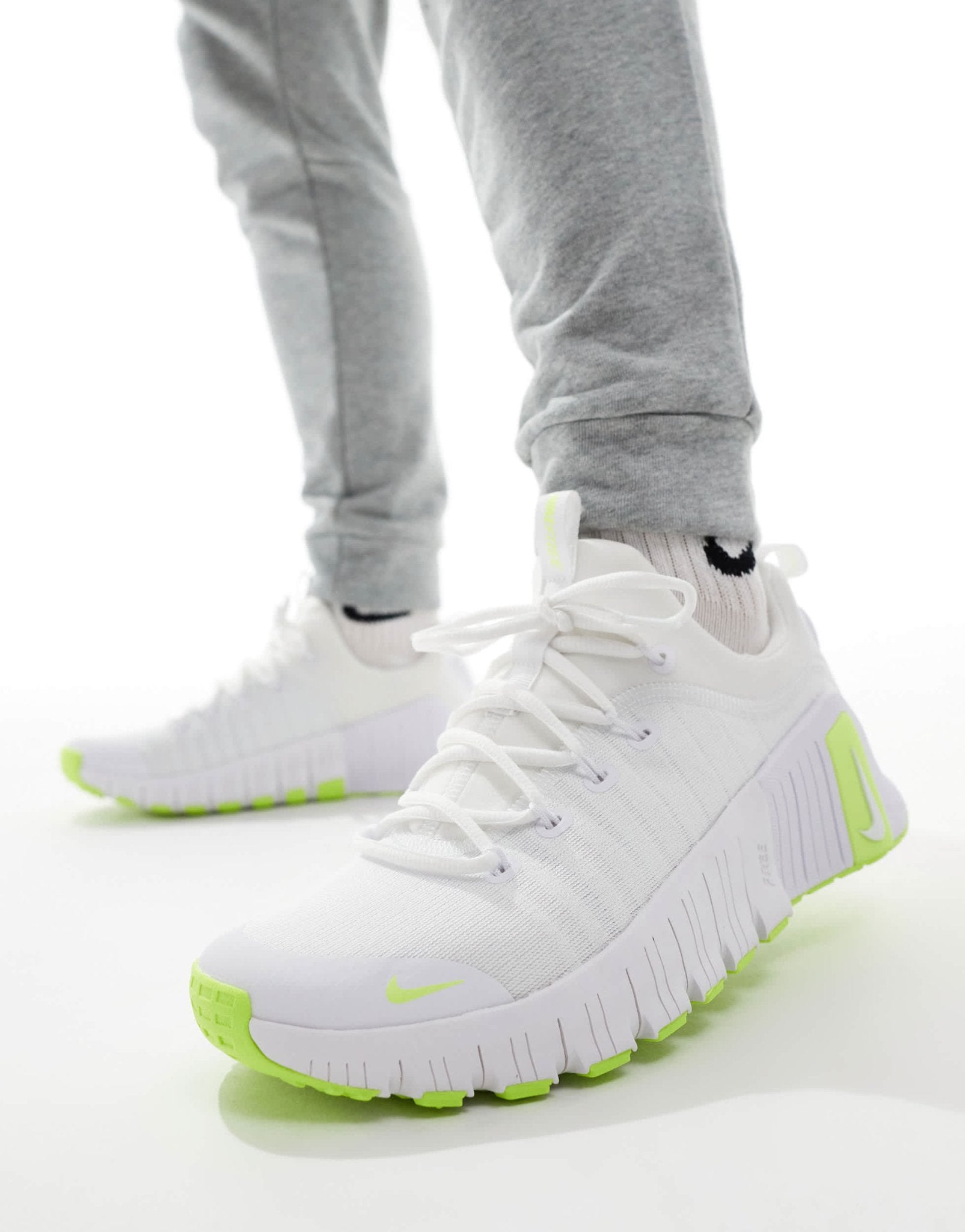 Nike Training Free Metcon 6 trainers in white and green - ASOS Sample Sale EU Store