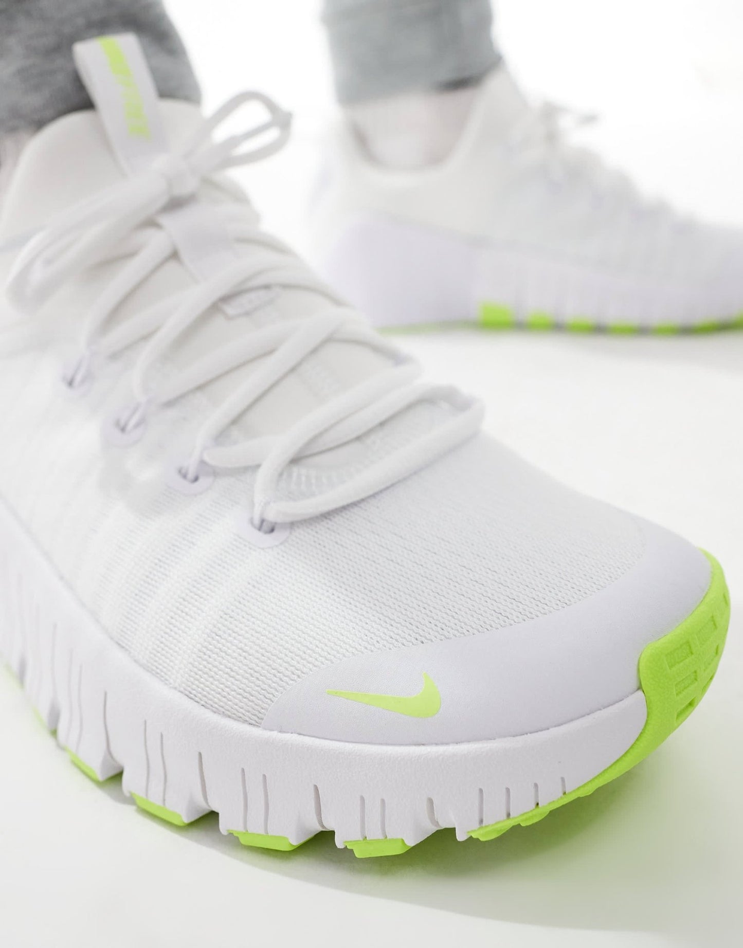 Nike Training Free Metcon 6 trainers in white and green - ASOS Sample Sale EU Store