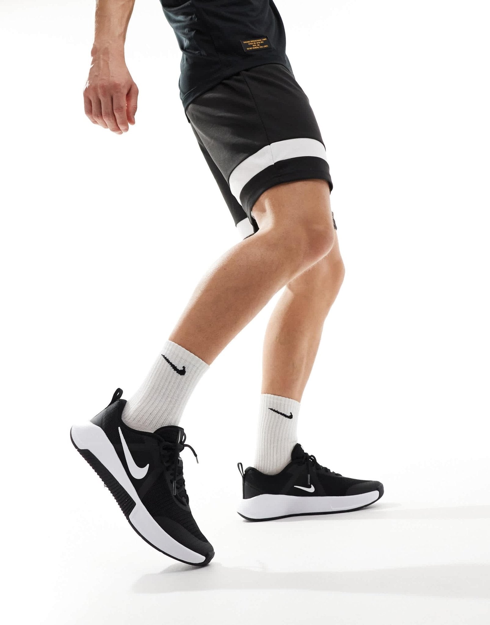Nike Training MC 3 trainers in black and white - ASOS Sample Sale EU Store