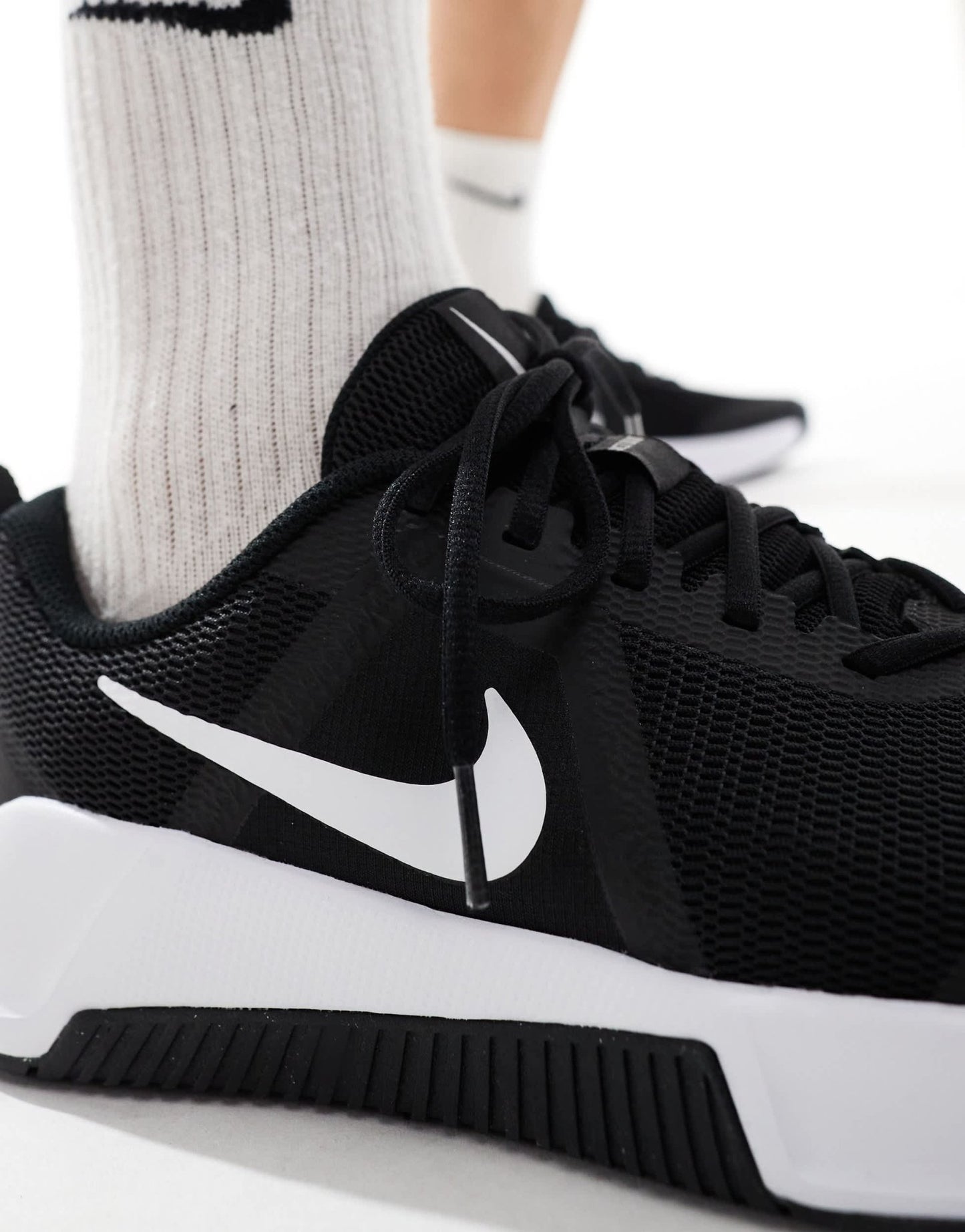 Nike Training MC 3 trainers in black and white - ASOS Sample Sale EU Store