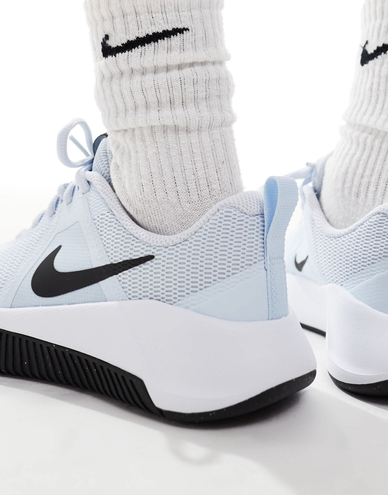 Nike Training MC 3 trainers in blue and white - ASOS Sample Sale EU Store
