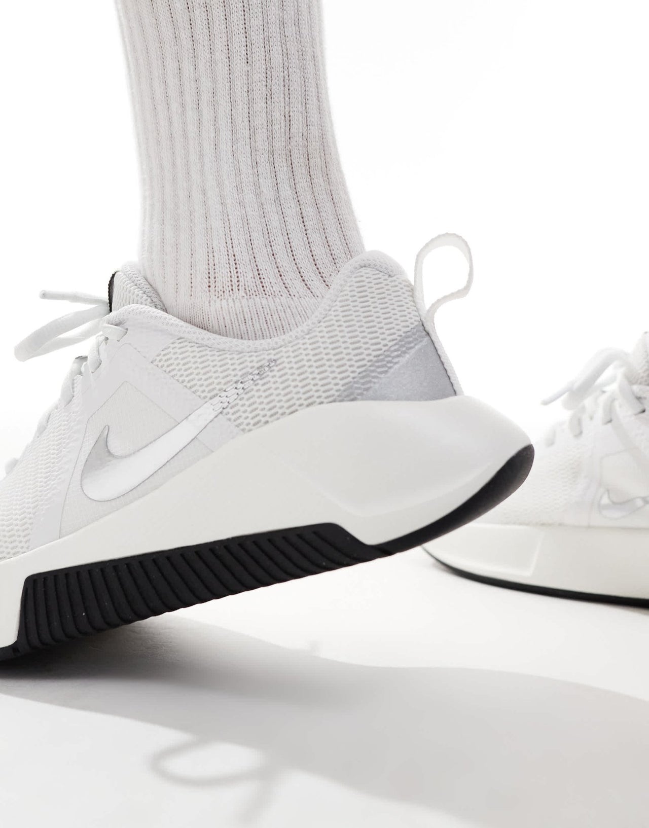Nike Training MC 3 trainers in white and silver - ASOS Sample Sale EU Store