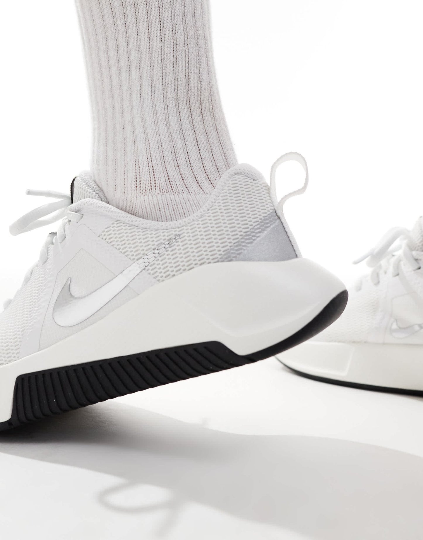 Nike Training MC 3 trainers in white and silver - ASOS Sample Sale EU Store