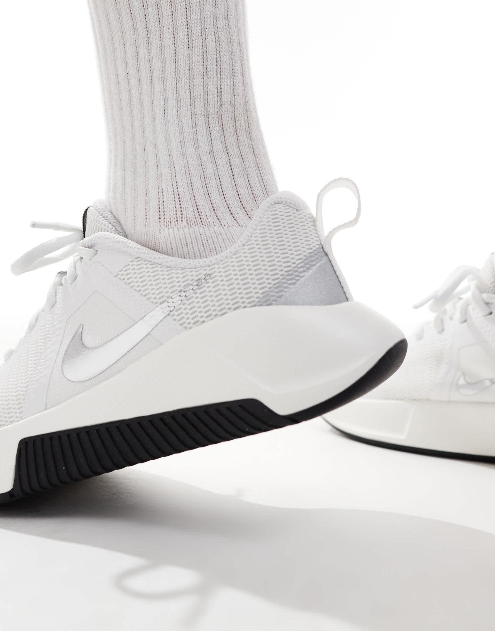 Nike Training MC 3 trainers in white and silver - ASOS Sample Sale EU Store