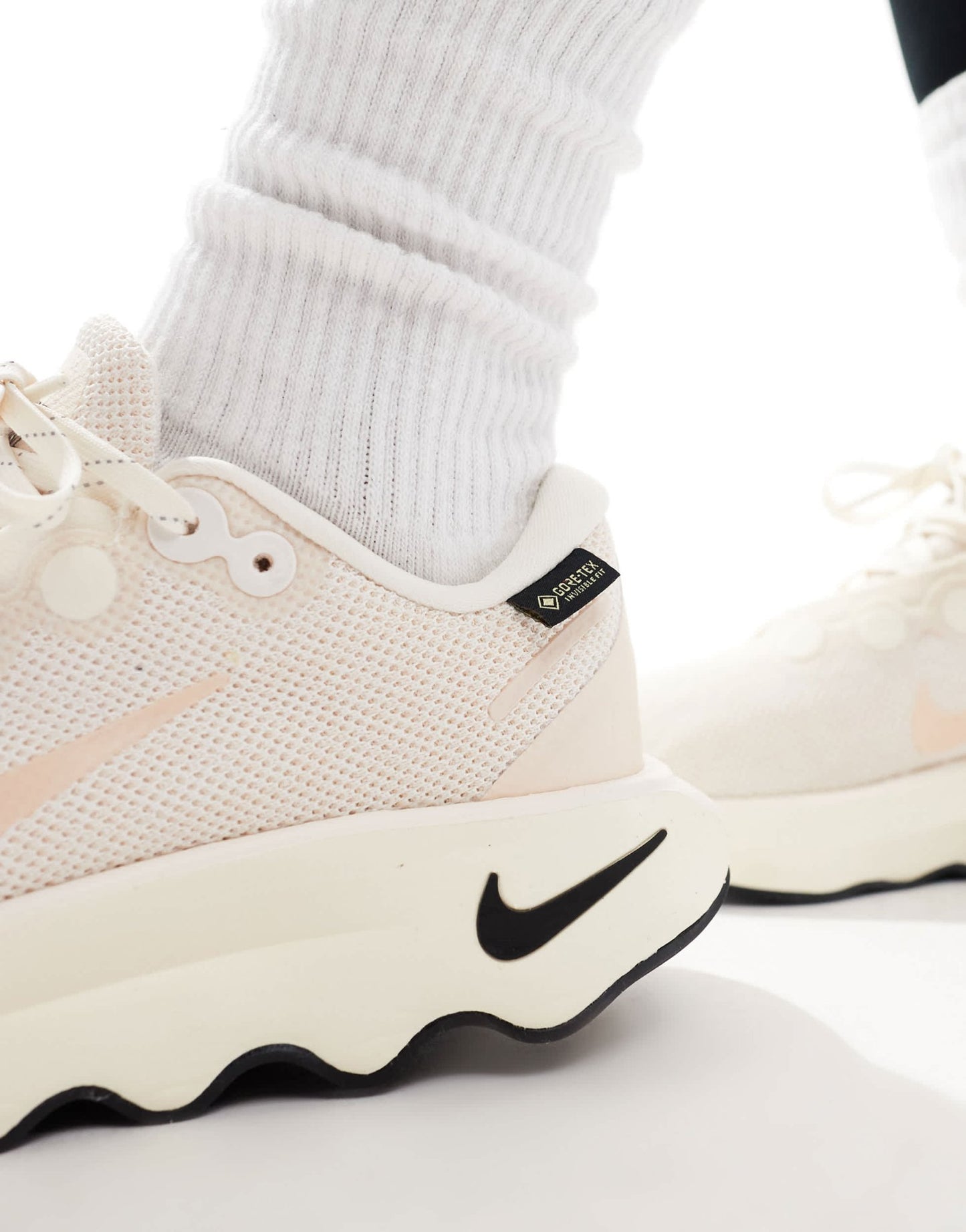 Nike Training Motiva GORE - TEX trainers in off white - ASOS Sample Sale EU Store