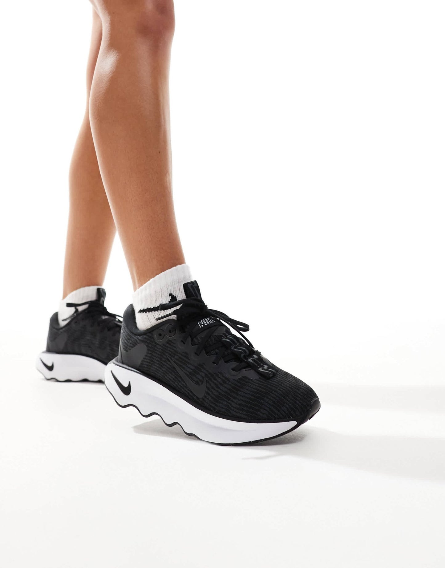 Nike Training Motiva trainers in black and white - ASOS Sample Sale EU Store