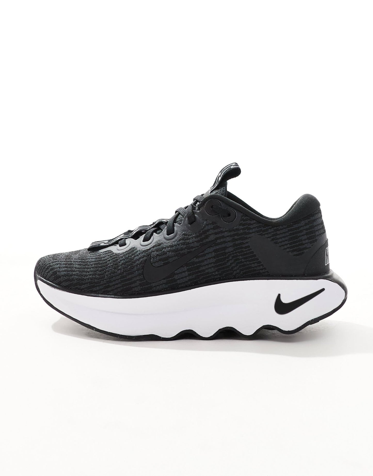 Nike Training Motiva trainers in black and white - ASOS Sample Sale EU Store