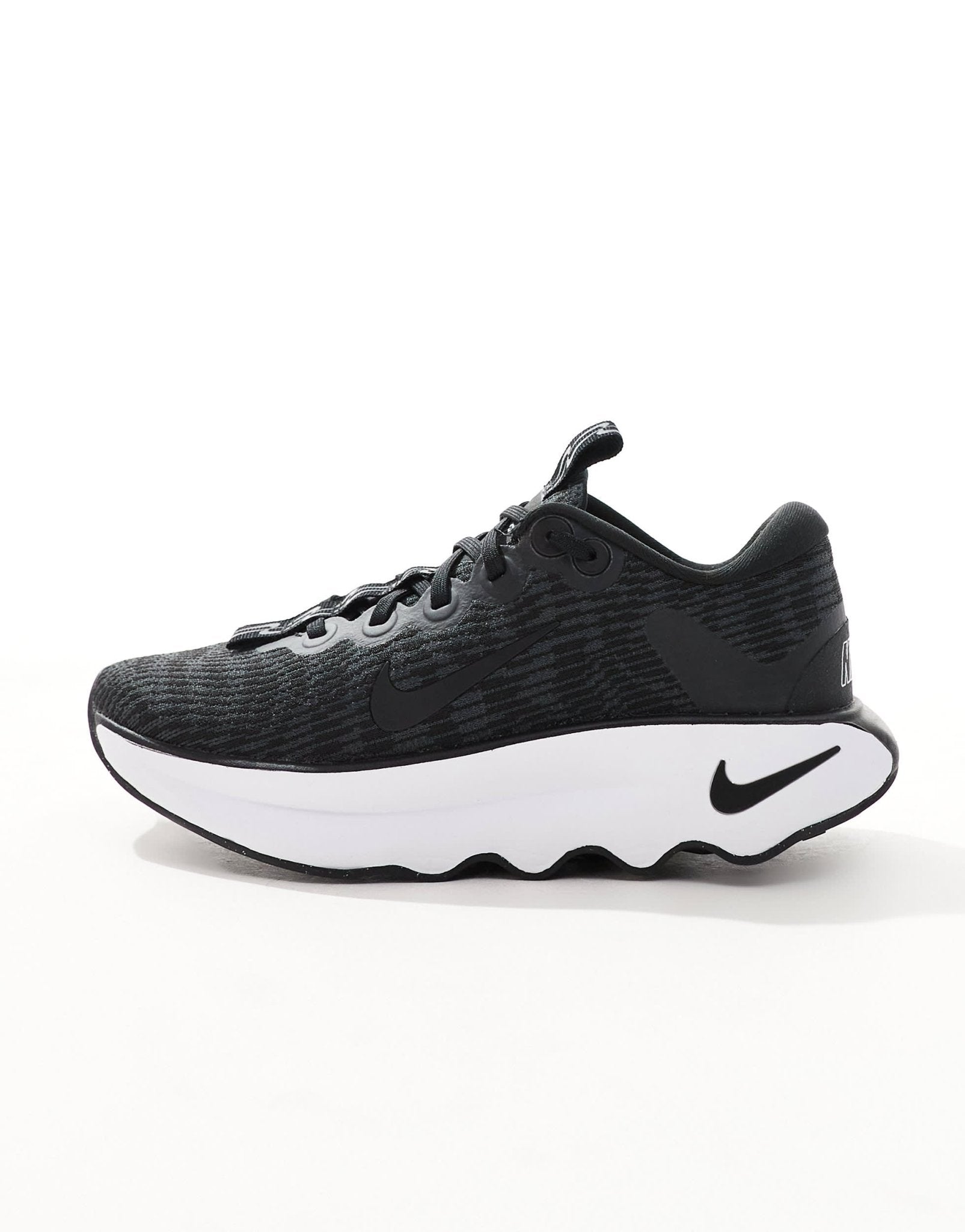 Nike Training Motiva trainers in black and white - ASOS Sample Sale EU Store