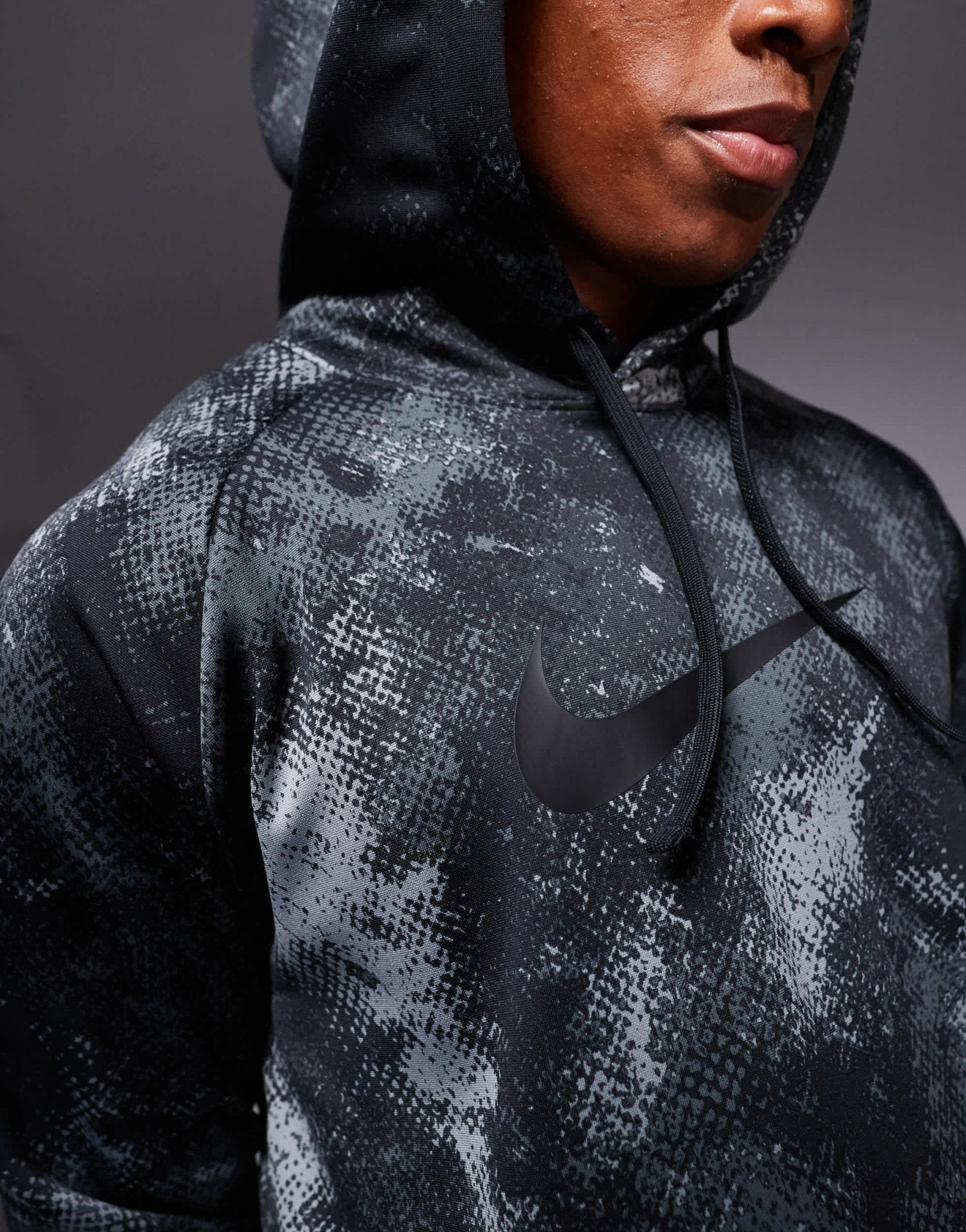 Nike Training Therma - Fit camo print hoodie in black - ASOS Sample Sale EU Store