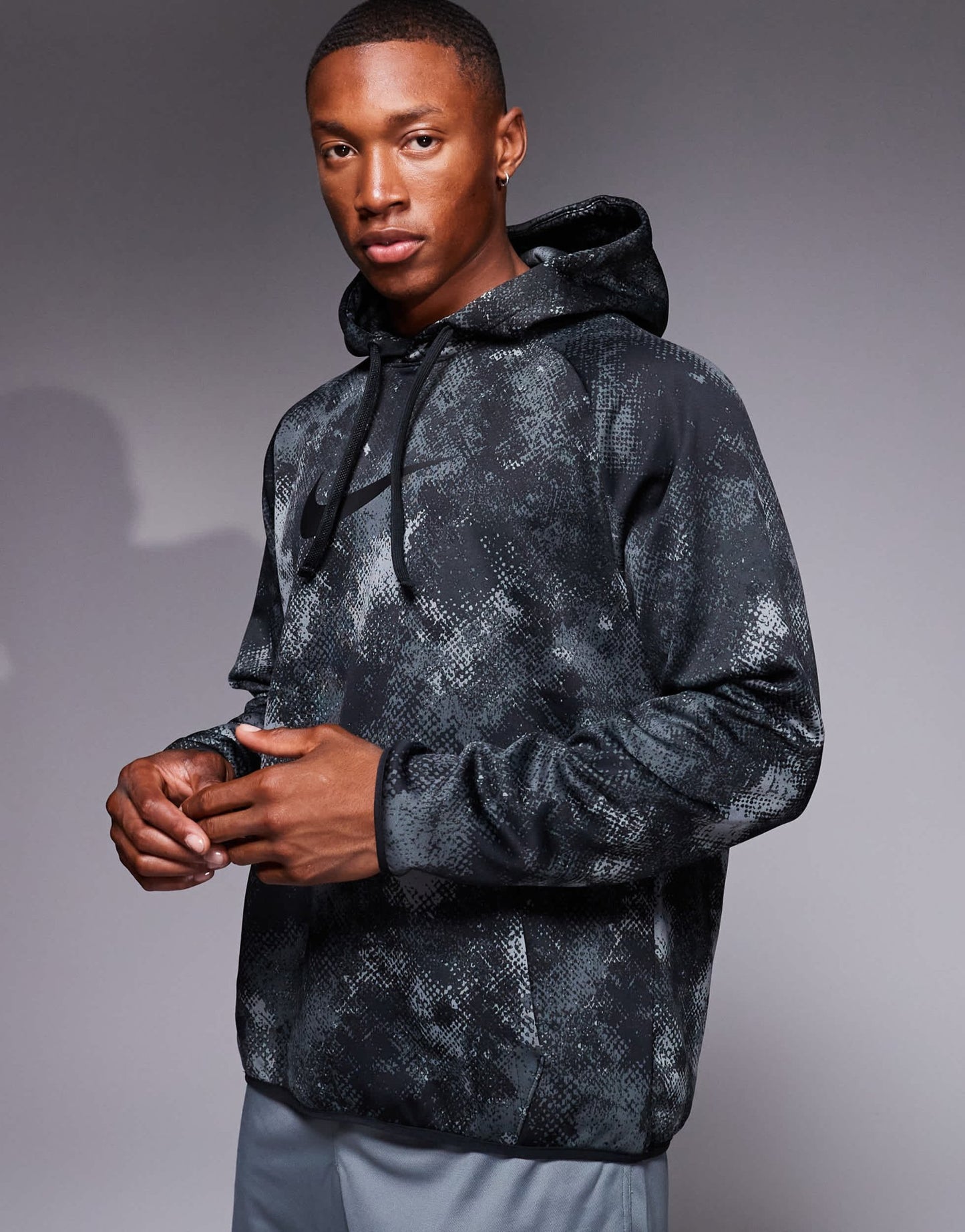 Nike Training Therma - Fit camo print hoodie in black - ASOS Sample Sale EU Store