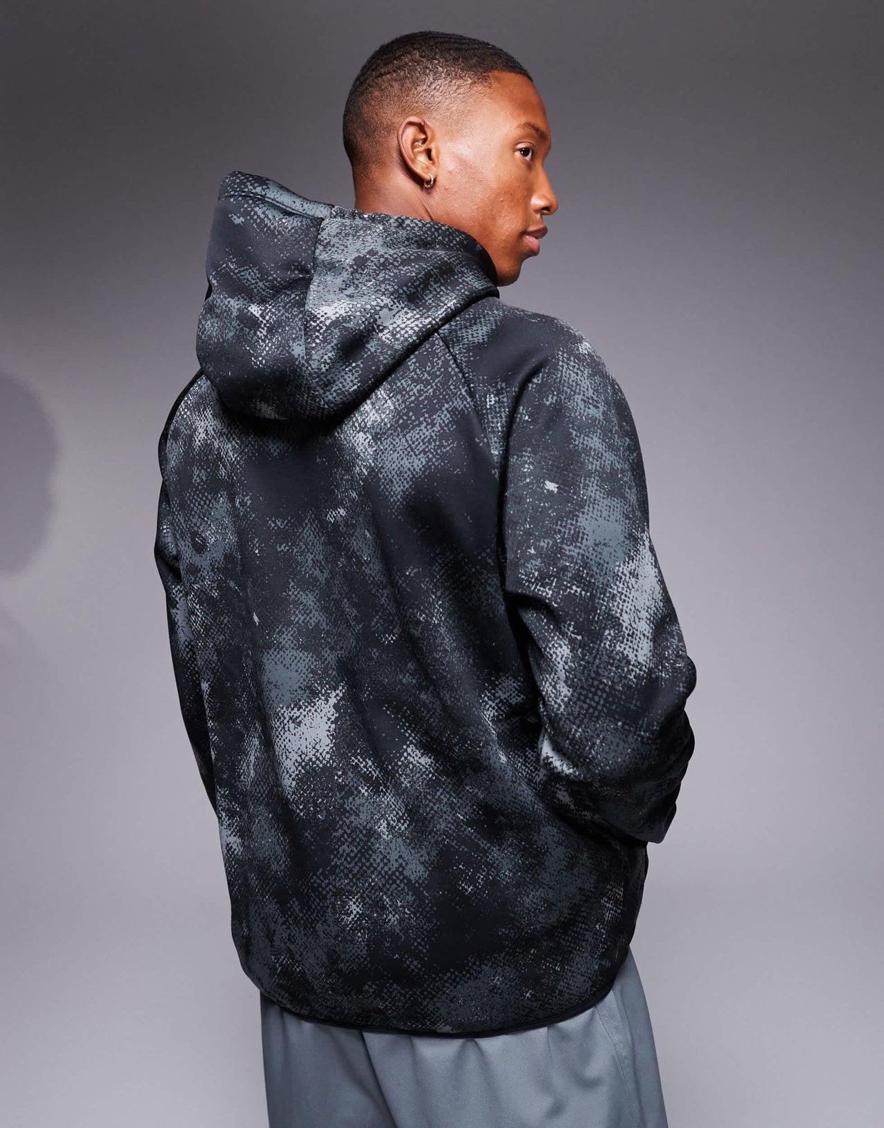 Nike Training Therma - Fit camo print hoodie in black - ASOS Sample Sale EU Store