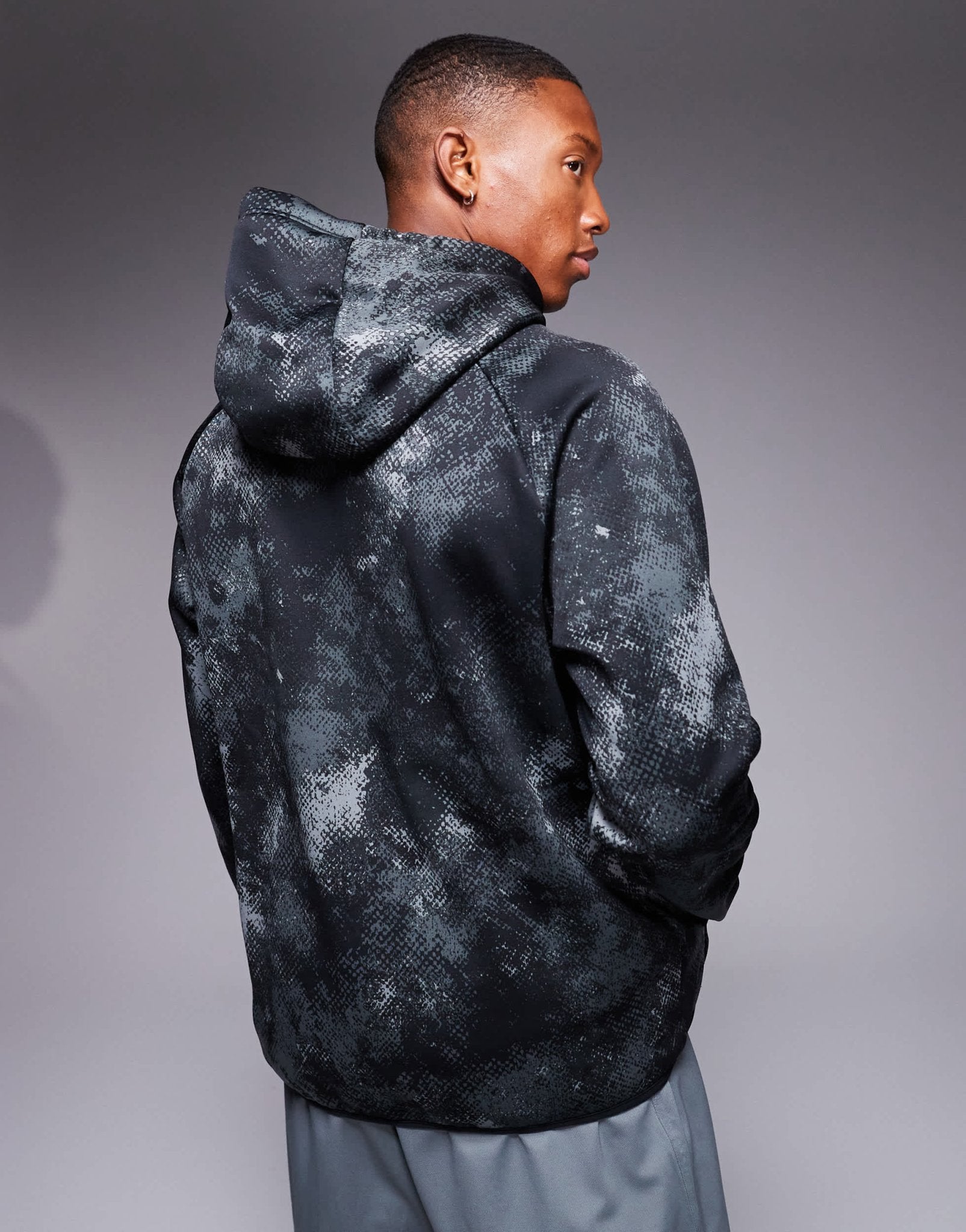Nike Training Therma - Fit camo print hoodie in black - ASOS Sample Sale EU Store