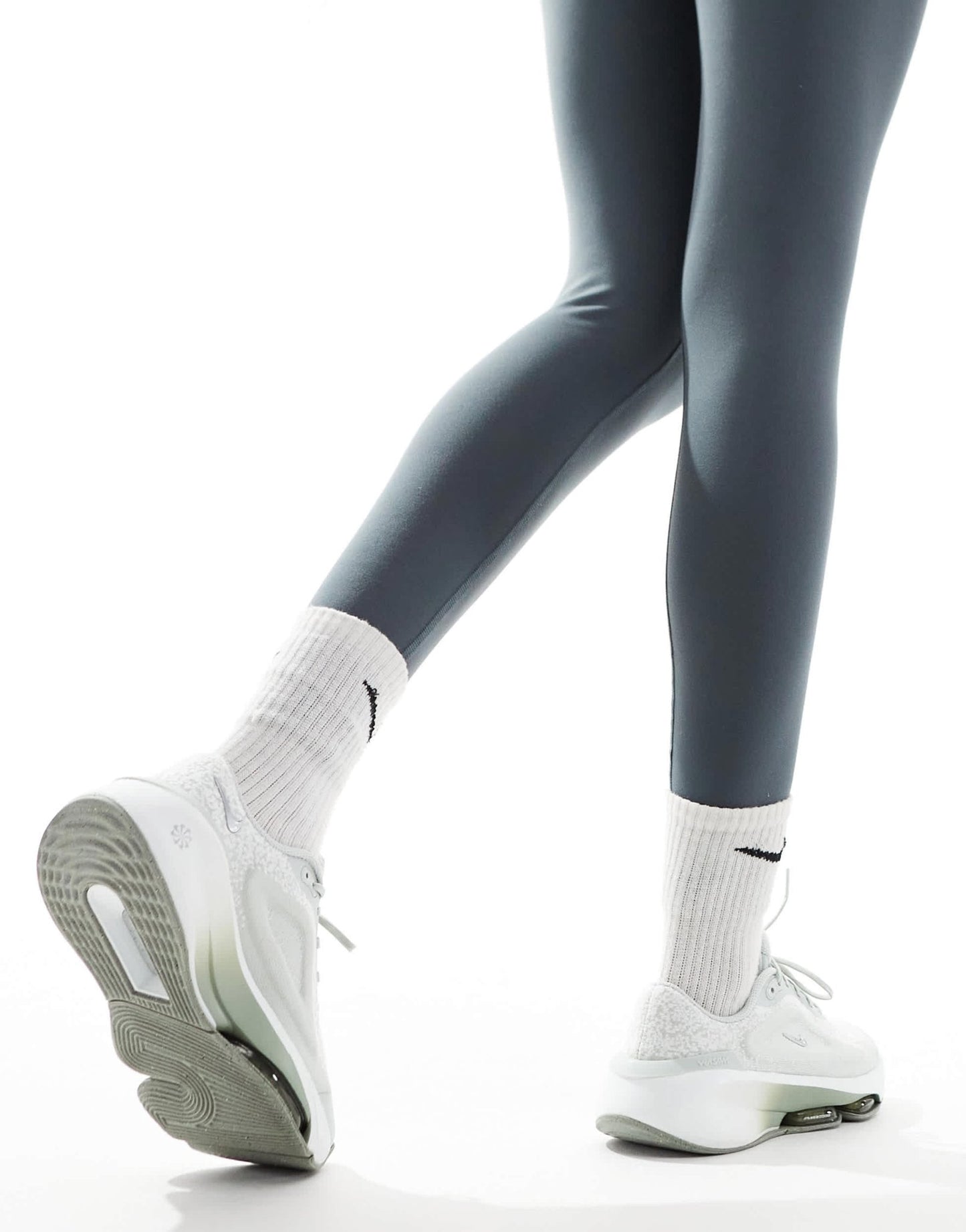 Nike Training Versair trainers in light grey - ASOS Sample Sale EU Store