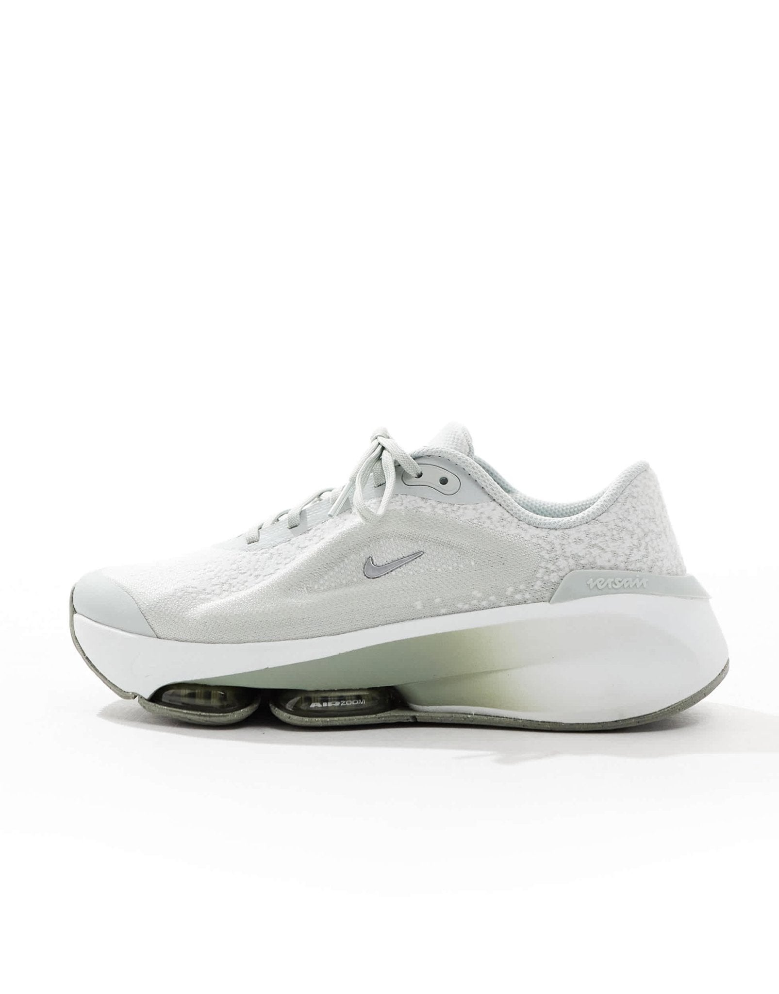 Nike Training Versair trainers in light grey - ASOS Sample Sale EU Store
