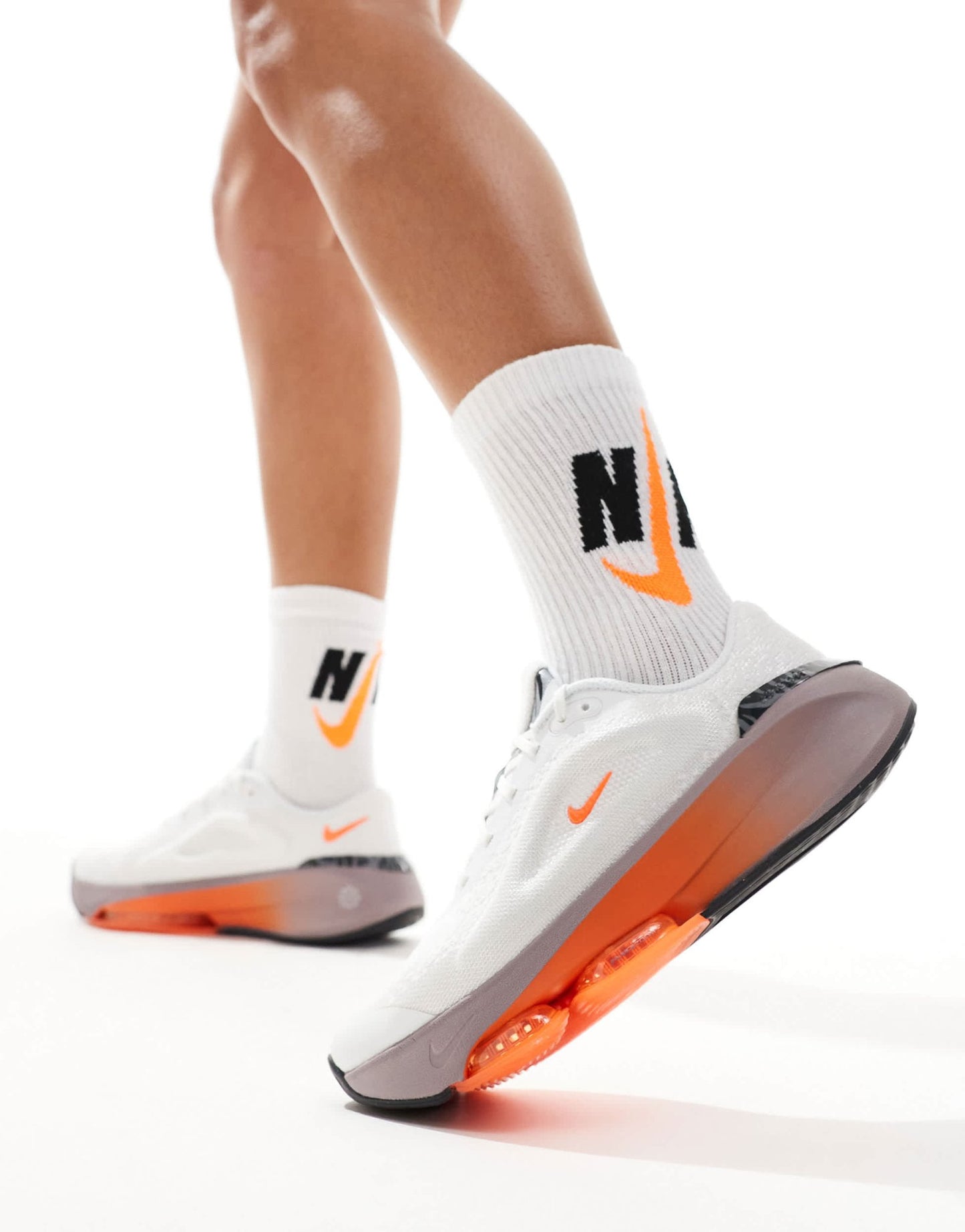 Nike Training Versair trainers in white and orange - ASOS Sample Sale EU Store