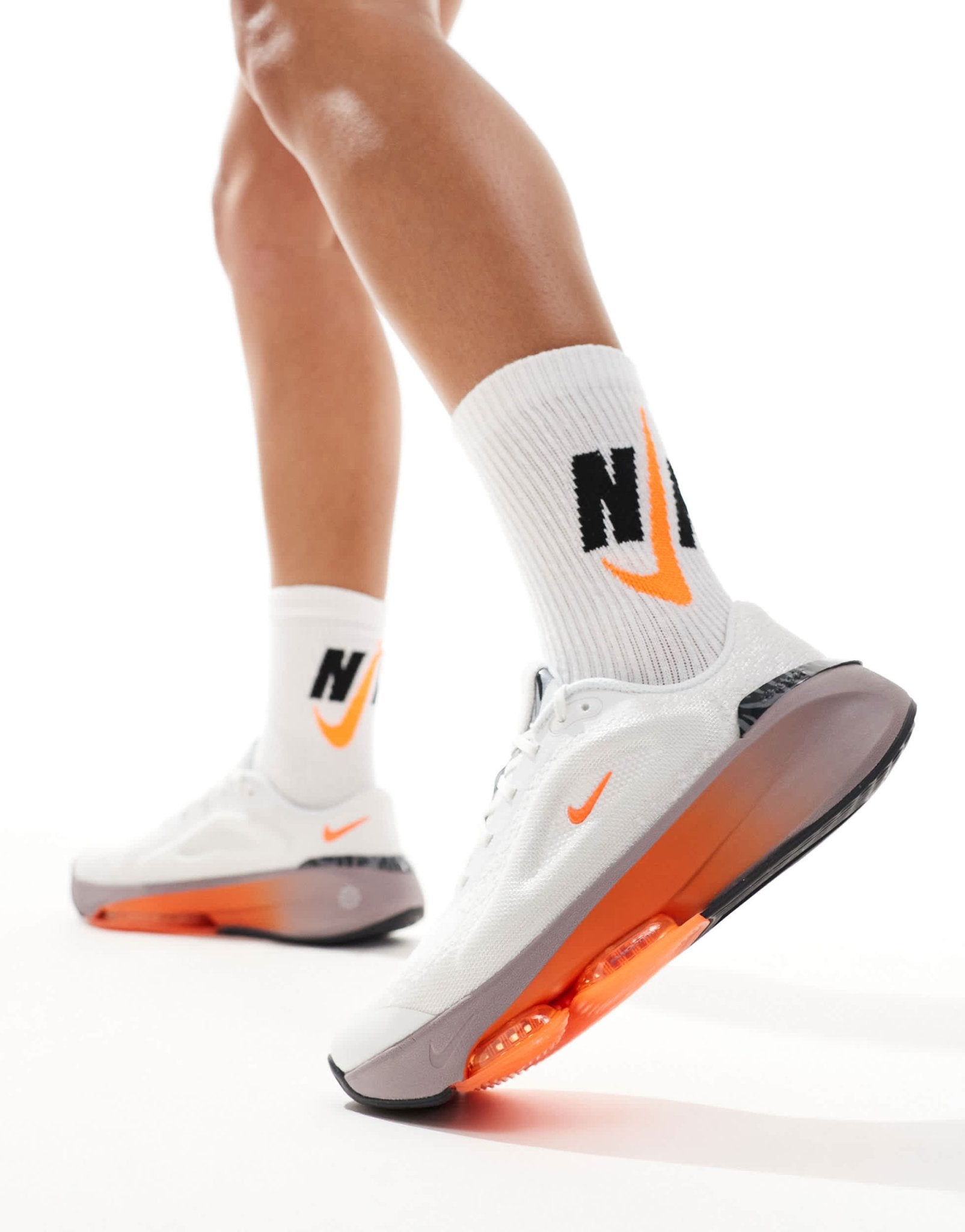 Nike Training Versair trainers in white and orange - ASOS Sample Sale EU Store